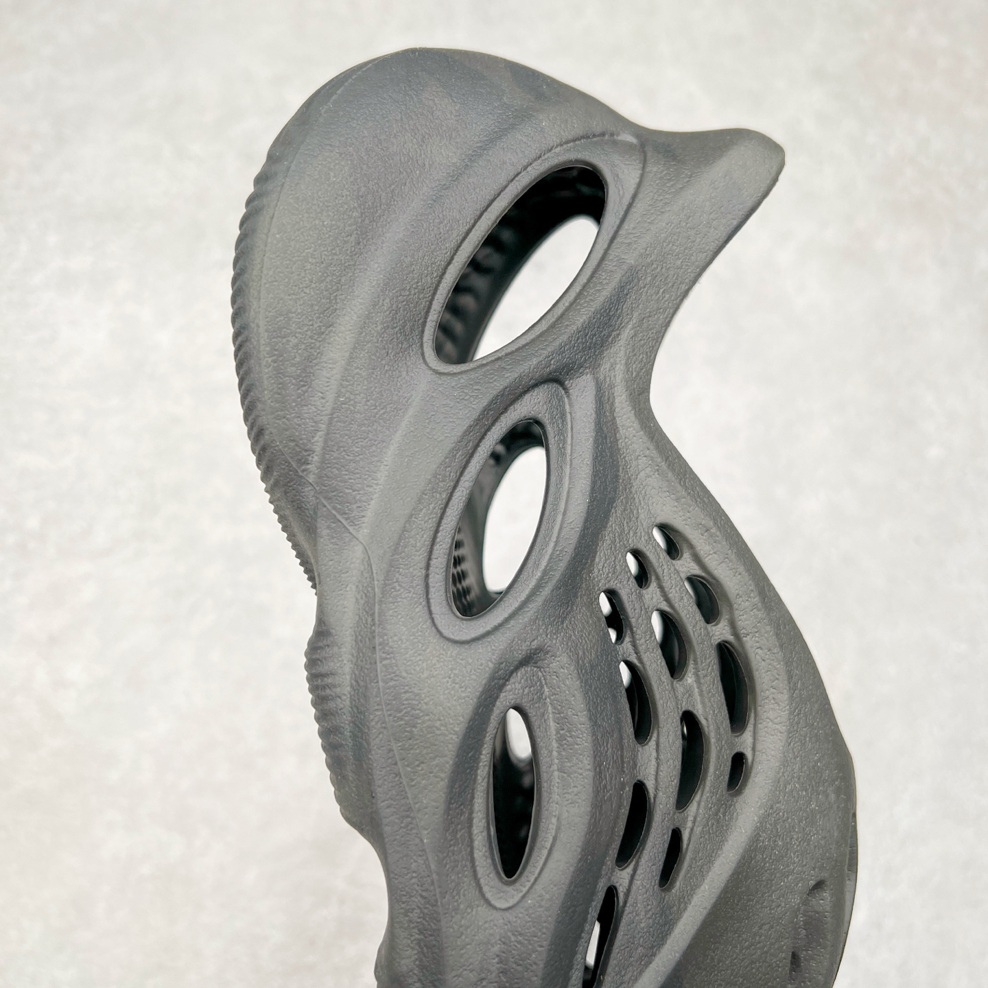 图片[6]-＃奥莱Zp订单福利 YEEZY 椰子拖鞋/洞洞鞋 史诗级福利 超值回馈捡漏 买到就是赚 真白菜价 好好把握 工厂清仓处理 zp专柜 直播间399 499一样的东西 帮你极致省钱 同源公司EVA粒子环保塑料 原厂指令配方 弹性卡色均保持原鞋一致 匠心打造 采用原厂进口MD全套模具打造 全套原楦头 鞋口弧度大小 鞋面色泽质感同步原鞋 LOGO内侧钢印清晰工整 原厂定制原标 同比ZP 符合人体设计 独家开发至50.5码 尺码：36 37 38 39 40.5 42 43 44.5 46 47 48.5 50.5-选品中心