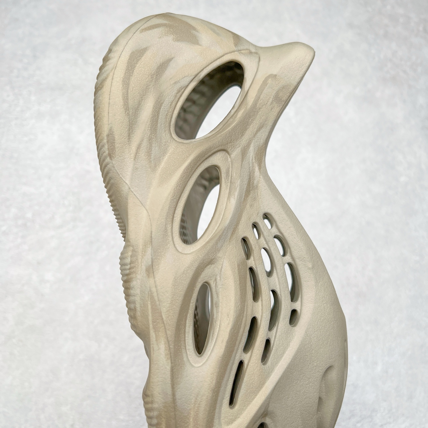 图片[6]-＃奥莱Zp订单福利 YEEZY 椰子拖鞋/洞洞鞋 史诗级福利 超值回馈捡漏 买到就是赚 真白菜价 好好把握 工厂清仓处理 zp专柜 直播间399 499一样的东西 帮你极致省钱 同源公司EVA粒子环保塑料 原厂指令配方 弹性卡色均保持原鞋一致 匠心打造 采用原厂进口MD全套模具打造 全套原楦头 鞋口弧度大小 鞋面色泽质感同步原鞋 LOGO内侧钢印清晰工整 原厂定制原标 同比ZP 符合人体设计 独家开发至50.5码 尺码：36 37 38 39 40.5 42 43 44.5 46 47 48.5 50.5-选品中心