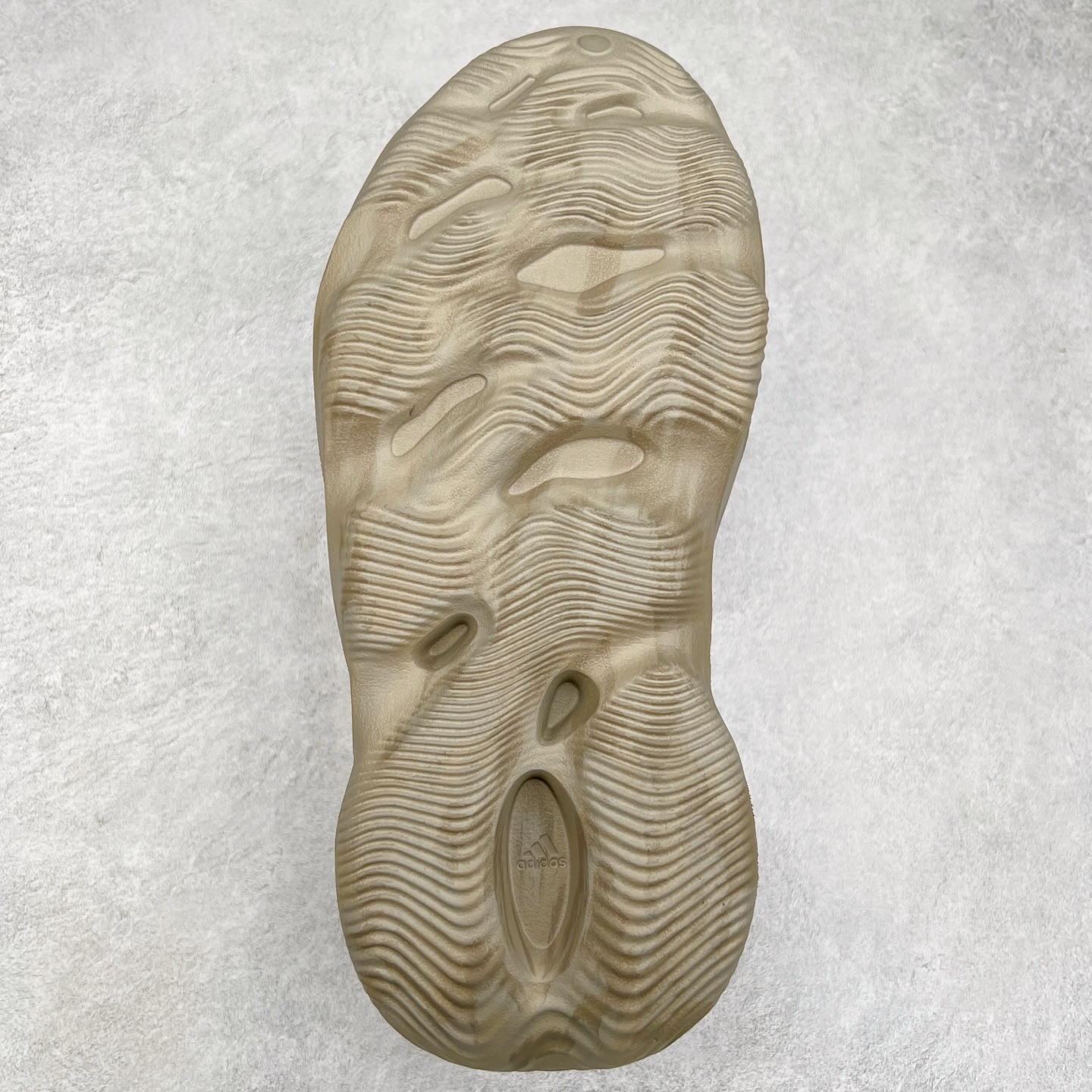 图片[9]-＃奥莱Zp订单福利 YEEZY 椰子拖鞋/洞洞鞋 史诗级福利 超值回馈捡漏 买到就是赚 真白菜价 好好把握 工厂清仓处理 zp专柜 直播间399 499一样的东西 帮你极致省钱 同源公司EVA粒子环保塑料 原厂指令配方 弹性卡色均保持原鞋一致 匠心打造 采用原厂进口MD全套模具打造 全套原楦头 鞋口弧度大小 鞋面色泽质感同步原鞋 LOGO内侧钢印清晰工整 原厂定制原标 同比ZP 符合人体设计 独家开发至50.5码 尺码：36 37 38 39 40.5 42 43 44.5 46 47 48.5 50.5-选品中心