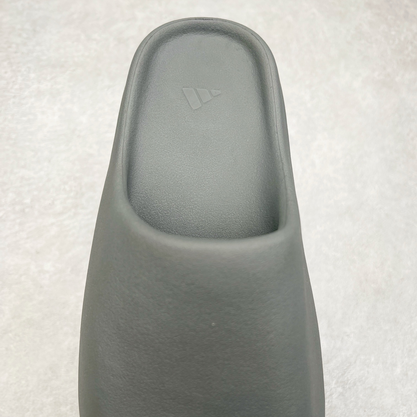 图片[5]-＃奥莱Zp订单福利 YEEZY 椰子拖鞋/洞洞鞋 史诗级福利 超值回馈捡漏 买到就是赚 真白菜价 好好把握 工厂清仓处理 zp专柜 直播间399 499一样的东西 帮你极致省钱 同源公司EVA粒子环保塑料 原厂指令配方 弹性卡色均保持原鞋一致 匠心打造 采用原厂进口MD全套模具打造 全套原楦头 鞋口弧度大小 鞋面色泽质感同步原鞋 LOGO内侧钢印清晰工整 原厂定制原标 同比ZP 符合人体设计 独家开发至50.5码 尺码：36 37 38 39 40.5 42 43 44.5 46 47 48.5 50.5-选品中心