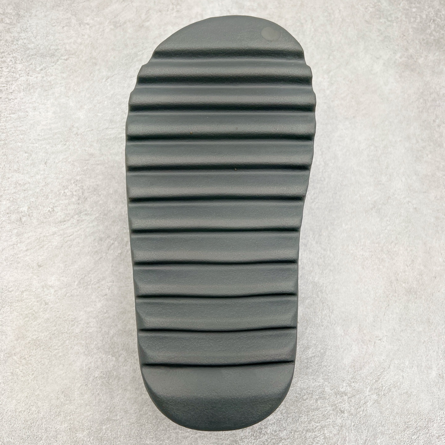 图片[9]-＃奥莱Zp订单福利 YEEZY 椰子拖鞋/洞洞鞋 史诗级福利 超值回馈捡漏 买到就是赚 真白菜价 好好把握 工厂清仓处理 zp专柜 直播间399 499一样的东西 帮你极致省钱 同源公司EVA粒子环保塑料 原厂指令配方 弹性卡色均保持原鞋一致 匠心打造 采用原厂进口MD全套模具打造 全套原楦头 鞋口弧度大小 鞋面色泽质感同步原鞋 LOGO内侧钢印清晰工整 原厂定制原标 同比ZP 符合人体设计 独家开发至50.5码 尺码：36 37 38 39 40.5 42 43 44.5 46 47 48.5 50.5-选品中心