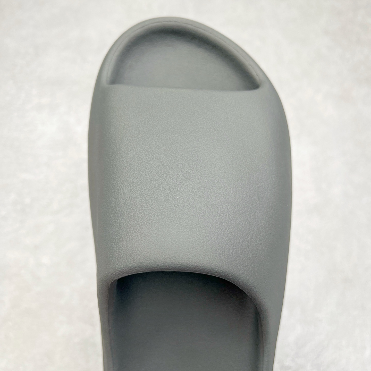 图片[4]-＃奥莱Zp订单福利 YEEZY 椰子拖鞋/洞洞鞋 史诗级福利 超值回馈捡漏 买到就是赚 真白菜价 好好把握 工厂清仓处理 zp专柜 直播间399 499一样的东西 帮你极致省钱 同源公司EVA粒子环保塑料 原厂指令配方 弹性卡色均保持原鞋一致 匠心打造 采用原厂进口MD全套模具打造 全套原楦头 鞋口弧度大小 鞋面色泽质感同步原鞋 LOGO内侧钢印清晰工整 原厂定制原标 同比ZP 符合人体设计 独家开发至50.5码 尺码：36 37 38 39 40.5 42 43 44.5 46 47 48.5 50.5-选品中心