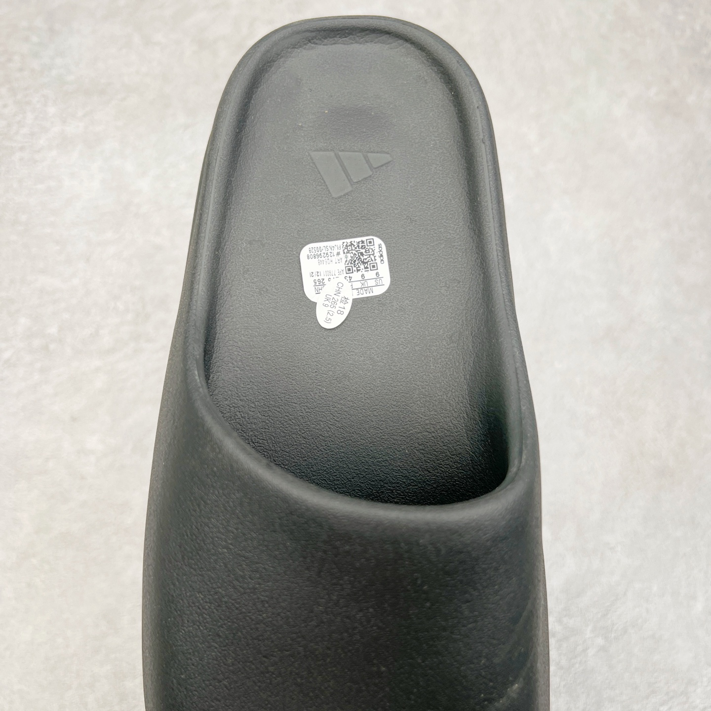 图片[4]-＃奥莱Zp订单福利 YEEZY 椰子拖鞋/洞洞鞋 史诗级福利 超值回馈捡漏 买到就是赚 真白菜价 好好把握 工厂清仓处理 zp专柜 直播间399 499一样的东西 帮你极致省钱 同源公司EVA粒子环保塑料 原厂指令配方 弹性卡色均保持原鞋一致 匠心打造 采用原厂进口MD全套模具打造 全套原楦头 鞋口弧度大小 鞋面色泽质感同步原鞋 LOGO内侧钢印清晰工整 原厂定制原标 同比ZP 符合人体设计 独家开发至50.5码 尺码：36 37 38 39 40.5 42 43 44.5 46 47 48.5 50.5-选品中心