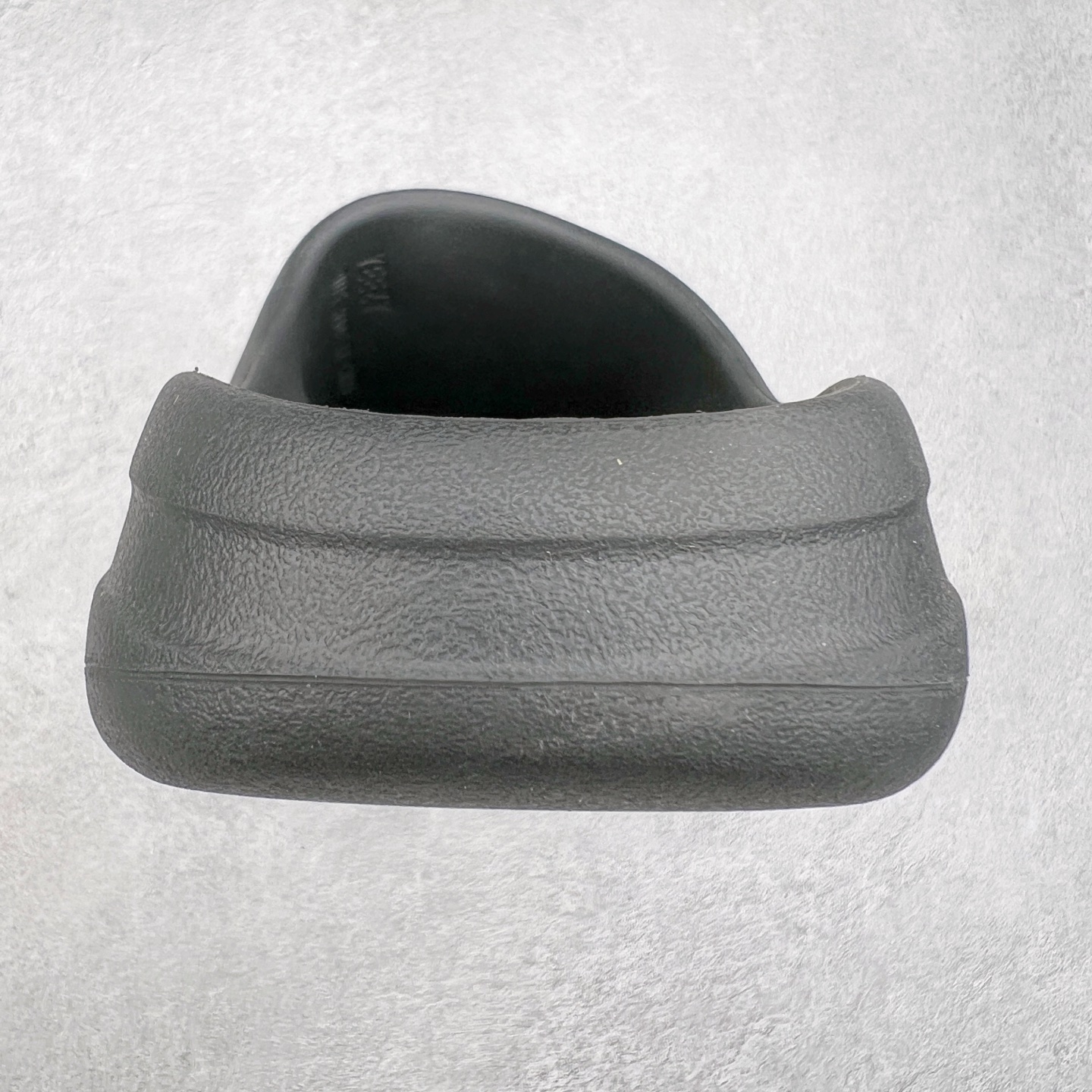 图片[7]-＃奥莱Zp订单福利 YEEZY 椰子拖鞋/洞洞鞋 史诗级福利 超值回馈捡漏 买到就是赚 真白菜价 好好把握 工厂清仓处理 zp专柜 直播间399 499一样的东西 帮你极致省钱 同源公司EVA粒子环保塑料 原厂指令配方 弹性卡色均保持原鞋一致 匠心打造 采用原厂进口MD全套模具打造 全套原楦头 鞋口弧度大小 鞋面色泽质感同步原鞋 LOGO内侧钢印清晰工整 原厂定制原标 同比ZP 符合人体设计 独家开发至50.5码 尺码：36 37 38 39 40.5 42 43 44.5 46 47 48.5 50.5-选品中心