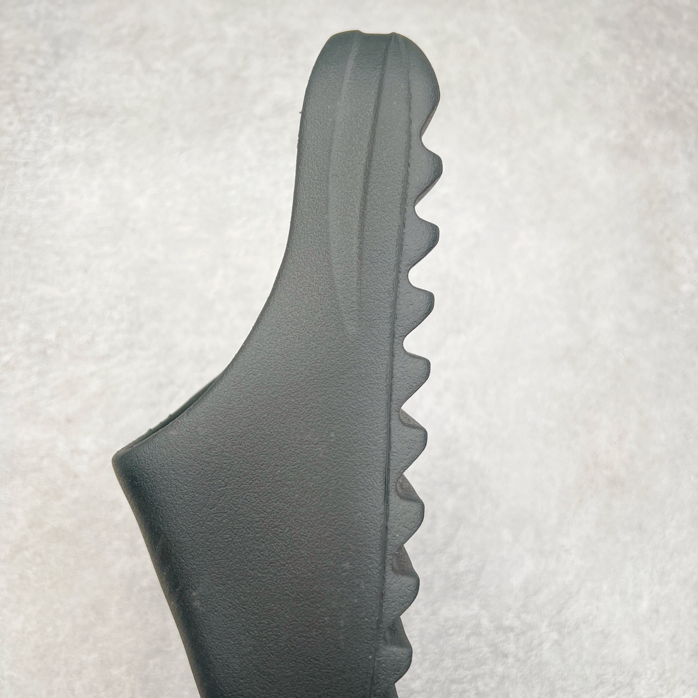 图片[6]-＃奥莱Zp订单福利 YEEZY 椰子拖鞋/洞洞鞋 史诗级福利 超值回馈捡漏 买到就是赚 真白菜价 好好把握 工厂清仓处理 zp专柜 直播间399 499一样的东西 帮你极致省钱 同源公司EVA粒子环保塑料 原厂指令配方 弹性卡色均保持原鞋一致 匠心打造 采用原厂进口MD全套模具打造 全套原楦头 鞋口弧度大小 鞋面色泽质感同步原鞋 LOGO内侧钢印清晰工整 原厂定制原标 同比ZP 符合人体设计 独家开发至50.5码 尺码：36 37 38 39 40.5 42 43 44.5 46 47 48.5 50.5-选品中心