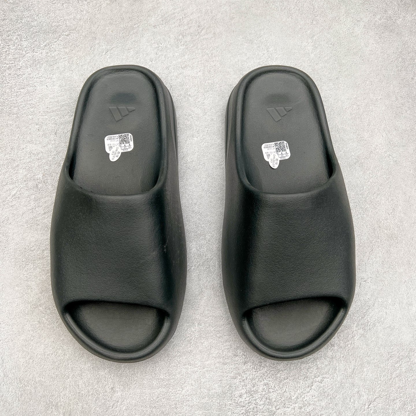 图片[2]-＃奥莱Zp订单福利 YEEZY 椰子拖鞋/洞洞鞋 史诗级福利 超值回馈捡漏 买到就是赚 真白菜价 好好把握 工厂清仓处理 zp专柜 直播间399 499一样的东西 帮你极致省钱 同源公司EVA粒子环保塑料 原厂指令配方 弹性卡色均保持原鞋一致 匠心打造 采用原厂进口MD全套模具打造 全套原楦头 鞋口弧度大小 鞋面色泽质感同步原鞋 LOGO内侧钢印清晰工整 原厂定制原标 同比ZP 符合人体设计 独家开发至50.5码 尺码：36 37 38 39 40.5 42 43 44.5 46 47 48.5 50.5-选品中心