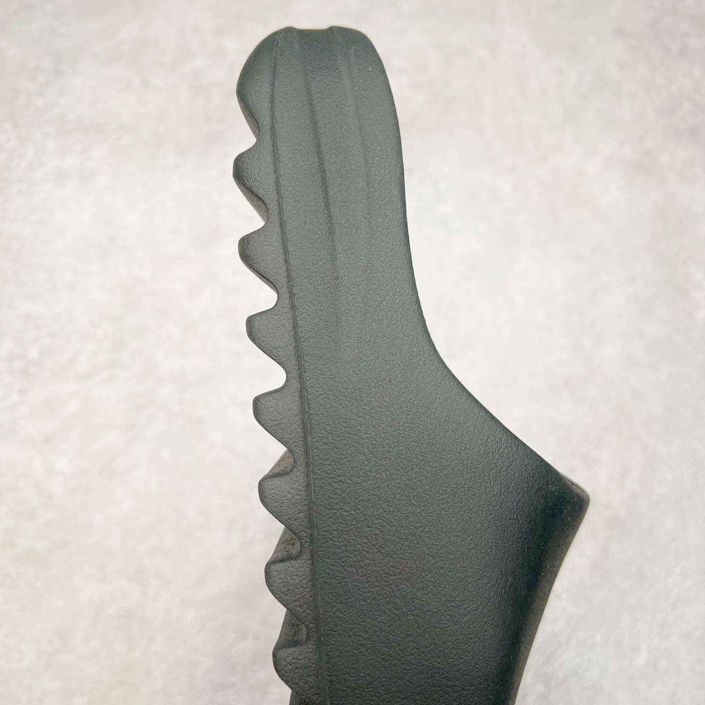 图片[5]-＃奥莱Zp订单福利 YEEZY 椰子拖鞋/洞洞鞋 史诗级福利 超值回馈捡漏 买到就是赚 真白菜价 好好把握 工厂清仓处理 zp专柜 直播间399 499一样的东西 帮你极致省钱 同源公司EVA粒子环保塑料 原厂指令配方 弹性卡色均保持原鞋一致 匠心打造 采用原厂进口MD全套模具打造 全套原楦头 鞋口弧度大小 鞋面色泽质感同步原鞋 LOGO内侧钢印清晰工整 原厂定制原标 同比ZP 符合人体设计 独家开发至50.5码 尺码：36 37 38 39 40.5 42 43 44.5 46 47 48.5 50.5-选品中心