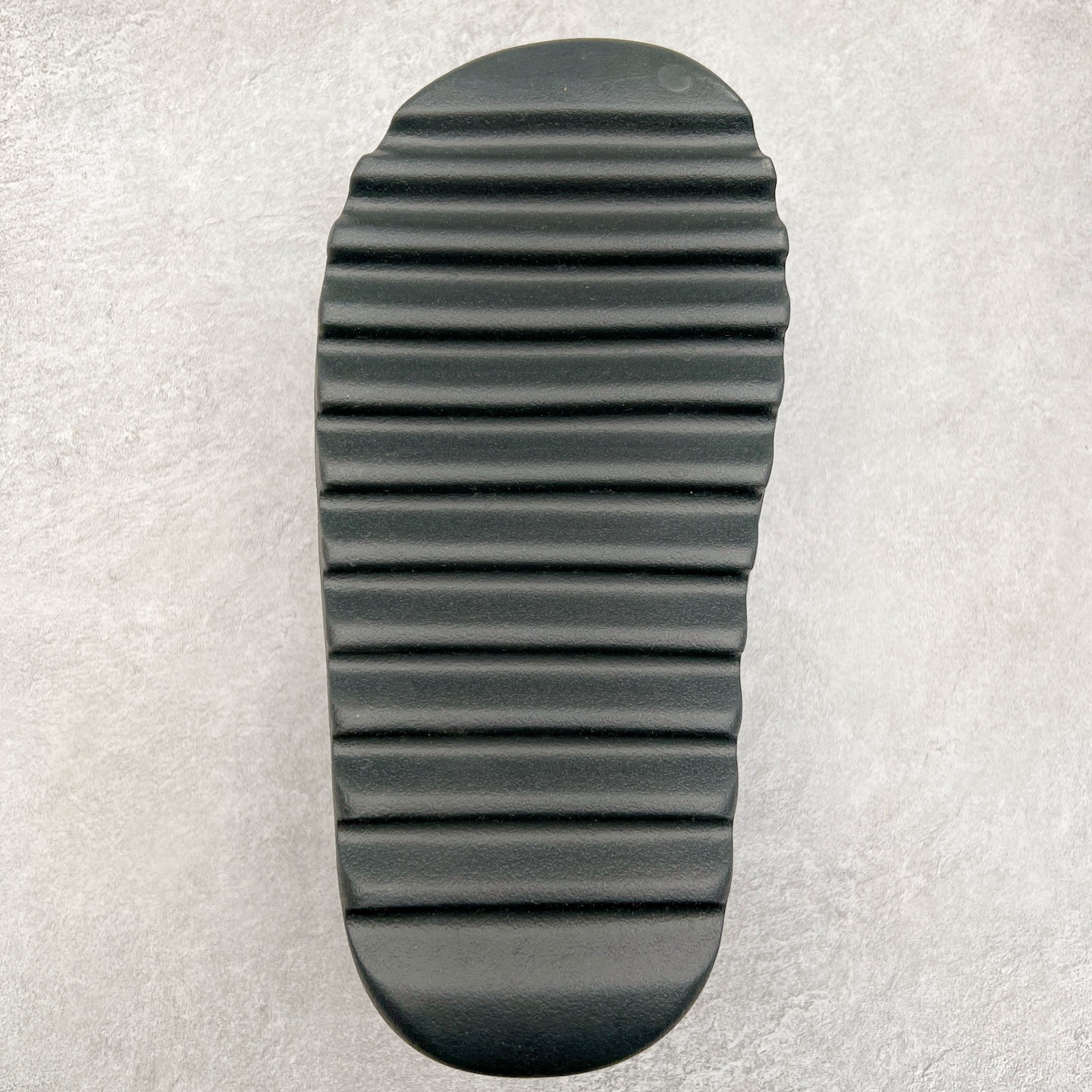 图片[8]-＃奥莱Zp订单福利 YEEZY 椰子拖鞋/洞洞鞋 史诗级福利 超值回馈捡漏 买到就是赚 真白菜价 好好把握 工厂清仓处理 zp专柜 直播间399 499一样的东西 帮你极致省钱 同源公司EVA粒子环保塑料 原厂指令配方 弹性卡色均保持原鞋一致 匠心打造 采用原厂进口MD全套模具打造 全套原楦头 鞋口弧度大小 鞋面色泽质感同步原鞋 LOGO内侧钢印清晰工整 原厂定制原标 同比ZP 符合人体设计 独家开发至50.5码 尺码：36 37 38 39 40.5 42 43 44.5 46 47 48.5 50.5-选品中心