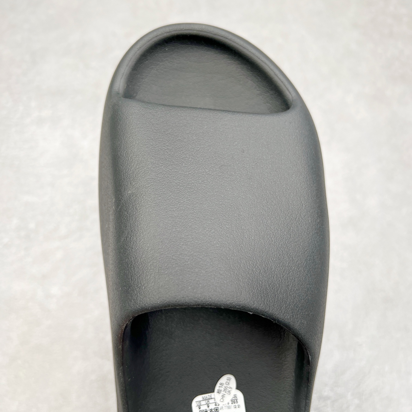 图片[3]-＃奥莱Zp订单福利 YEEZY 椰子拖鞋/洞洞鞋 史诗级福利 超值回馈捡漏 买到就是赚 真白菜价 好好把握 工厂清仓处理 zp专柜 直播间399 499一样的东西 帮你极致省钱 同源公司EVA粒子环保塑料 原厂指令配方 弹性卡色均保持原鞋一致 匠心打造 采用原厂进口MD全套模具打造 全套原楦头 鞋口弧度大小 鞋面色泽质感同步原鞋 LOGO内侧钢印清晰工整 原厂定制原标 同比ZP 符合人体设计 独家开发至50.5码 尺码：36 37 38 39 40.5 42 43 44.5 46 47 48.5 50.5-选品中心