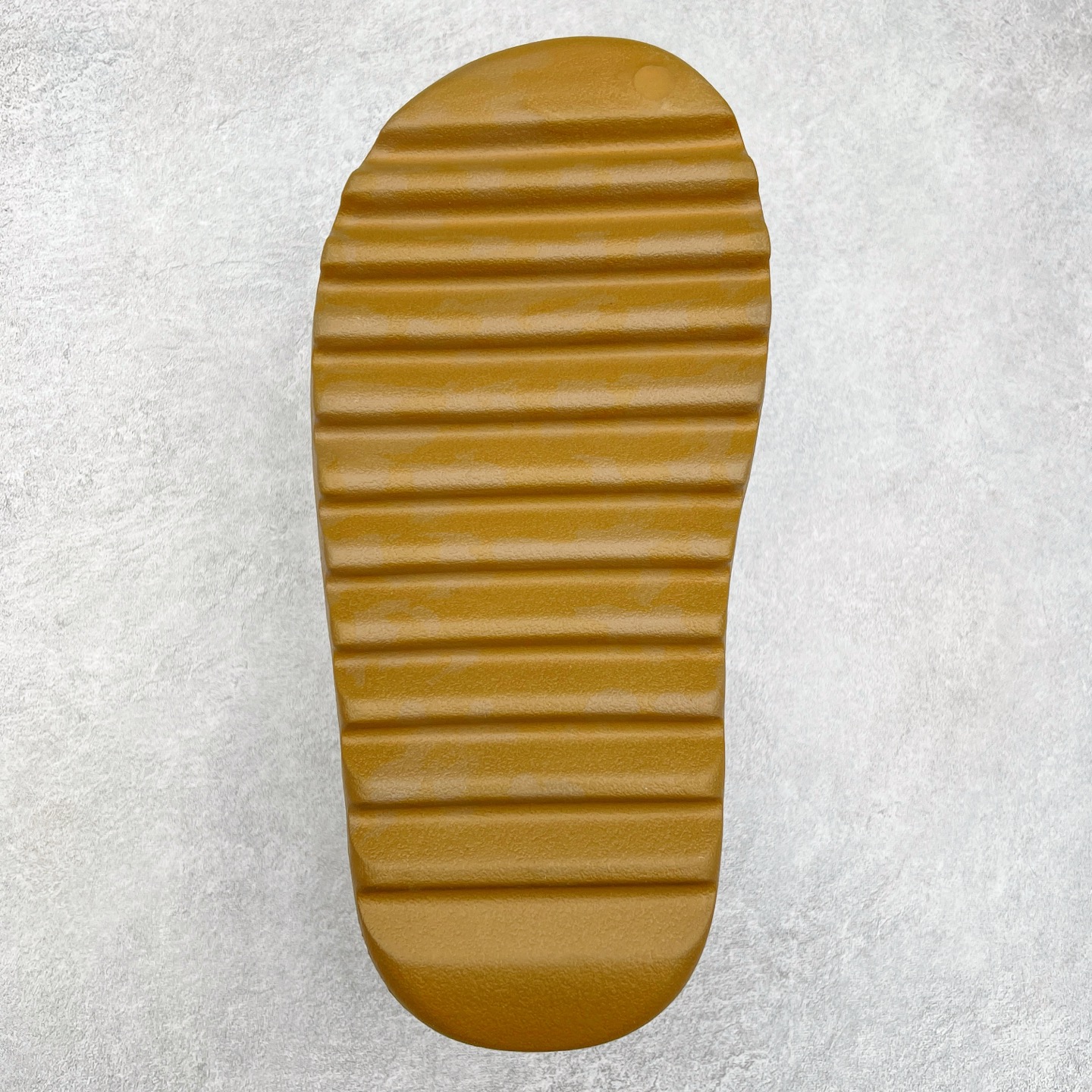 图片[9]-＃奥莱Zp订单福利 YEEZY 椰子拖鞋/洞洞鞋 史诗级福利 超值回馈捡漏 买到就是赚 真白菜价 好好把握 工厂清仓处理 zp专柜 直播间399 499一样的东西 帮你极致省钱 同源公司EVA粒子环保塑料 原厂指令配方 弹性卡色均保持原鞋一致 匠心打造 采用原厂进口MD全套模具打造 全套原楦头 鞋口弧度大小 鞋面色泽质感同步原鞋 LOGO内侧钢印清晰工整 原厂定制原标 同比ZP 符合人体设计 独家开发至50.5码 尺码：36 37 38 39 40.5 42 43 44.5 46 47 48.5 50.5-选品中心