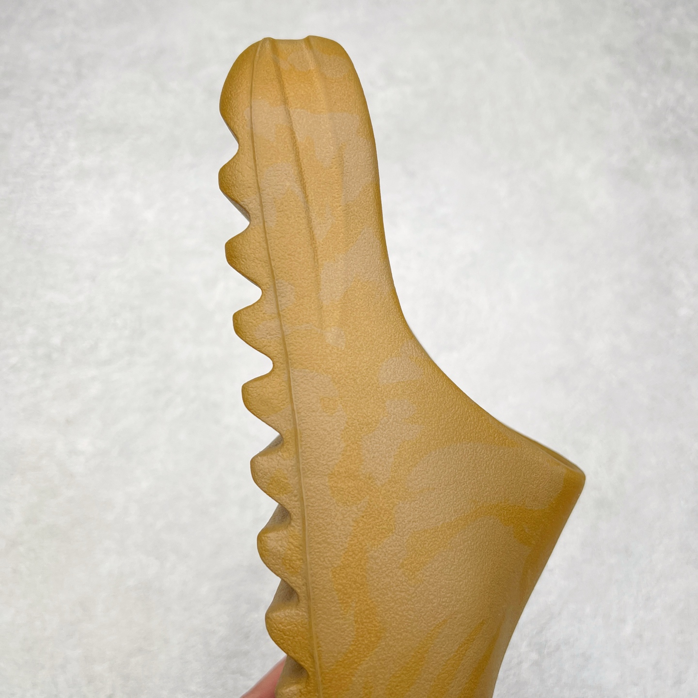 图片[6]-＃奥莱Zp订单福利 YEEZY 椰子拖鞋/洞洞鞋 史诗级福利 超值回馈捡漏 买到就是赚 真白菜价 好好把握 工厂清仓处理 zp专柜 直播间399 499一样的东西 帮你极致省钱 同源公司EVA粒子环保塑料 原厂指令配方 弹性卡色均保持原鞋一致 匠心打造 采用原厂进口MD全套模具打造 全套原楦头 鞋口弧度大小 鞋面色泽质感同步原鞋 LOGO内侧钢印清晰工整 原厂定制原标 同比ZP 符合人体设计 独家开发至50.5码 尺码：36 37 38 39 40.5 42 43 44.5 46 47 48.5 50.5-选品中心