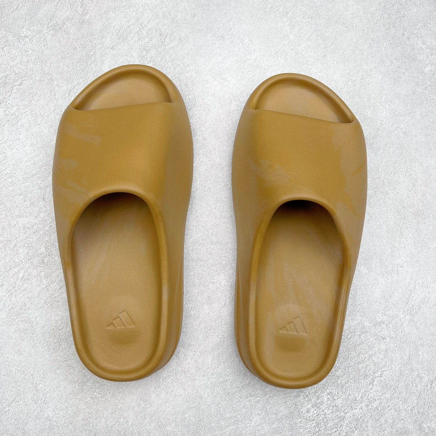 图片[3]-＃奥莱Zp订单福利 YEEZY 椰子拖鞋/洞洞鞋 史诗级福利 超值回馈捡漏 买到就是赚 真白菜价 好好把握 工厂清仓处理 zp专柜 直播间399 499一样的东西 帮你极致省钱 同源公司EVA粒子环保塑料 原厂指令配方 弹性卡色均保持原鞋一致 匠心打造 采用原厂进口MD全套模具打造 全套原楦头 鞋口弧度大小 鞋面色泽质感同步原鞋 LOGO内侧钢印清晰工整 原厂定制原标 同比ZP 符合人体设计 独家开发至50.5码 尺码：36 37 38 39 40.5 42 43 44.5 46 47 48.5 50.5-选品中心