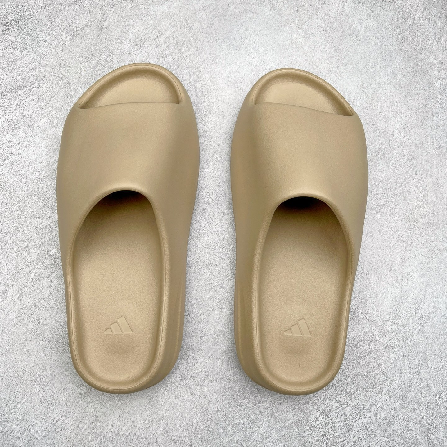 图片[3]-＃奥莱Zp订单福利 YEEZY 椰子拖鞋/洞洞鞋 史诗级福利 超值回馈捡漏 买到就是赚 真白菜价 好好把握 工厂清仓处理 zp专柜 直播间399 499一样的东西 帮你极致省钱 同源公司EVA粒子环保塑料 原厂指令配方 弹性卡色均保持原鞋一致 匠心打造 采用原厂进口MD全套模具打造 全套原楦头 鞋口弧度大小 鞋面色泽质感同步原鞋 LOGO内侧钢印清晰工整 原厂定制原标 同比ZP 符合人体设计 独家开发至50.5码 尺码：36 37 38 39 40.5 42 43 44.5 46 47 48.5 50.5-选品中心