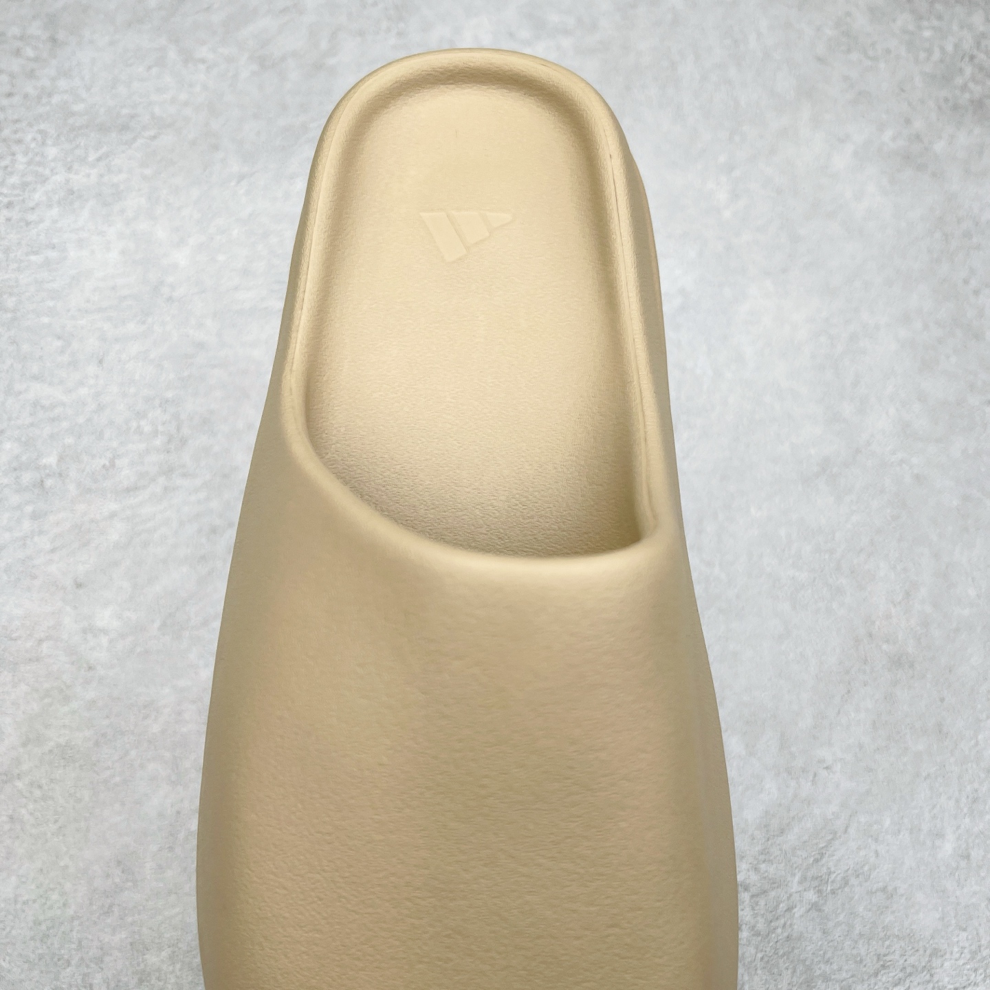 图片[5]-＃奥莱Zp订单福利 YEEZY 椰子拖鞋/洞洞鞋 史诗级福利 超值回馈捡漏 买到就是赚 真白菜价 好好把握 工厂清仓处理 zp专柜 直播间399 499一样的东西 帮你极致省钱 同源公司EVA粒子环保塑料 原厂指令配方 弹性卡色均保持原鞋一致 匠心打造 采用原厂进口MD全套模具打造 全套原楦头 鞋口弧度大小 鞋面色泽质感同步原鞋 LOGO内侧钢印清晰工整 原厂定制原标 同比ZP 符合人体设计 独家开发至50.5码 尺码：36 37 38 39 40.5 42 43 44.5 46 47 48.5 50.5-选品中心