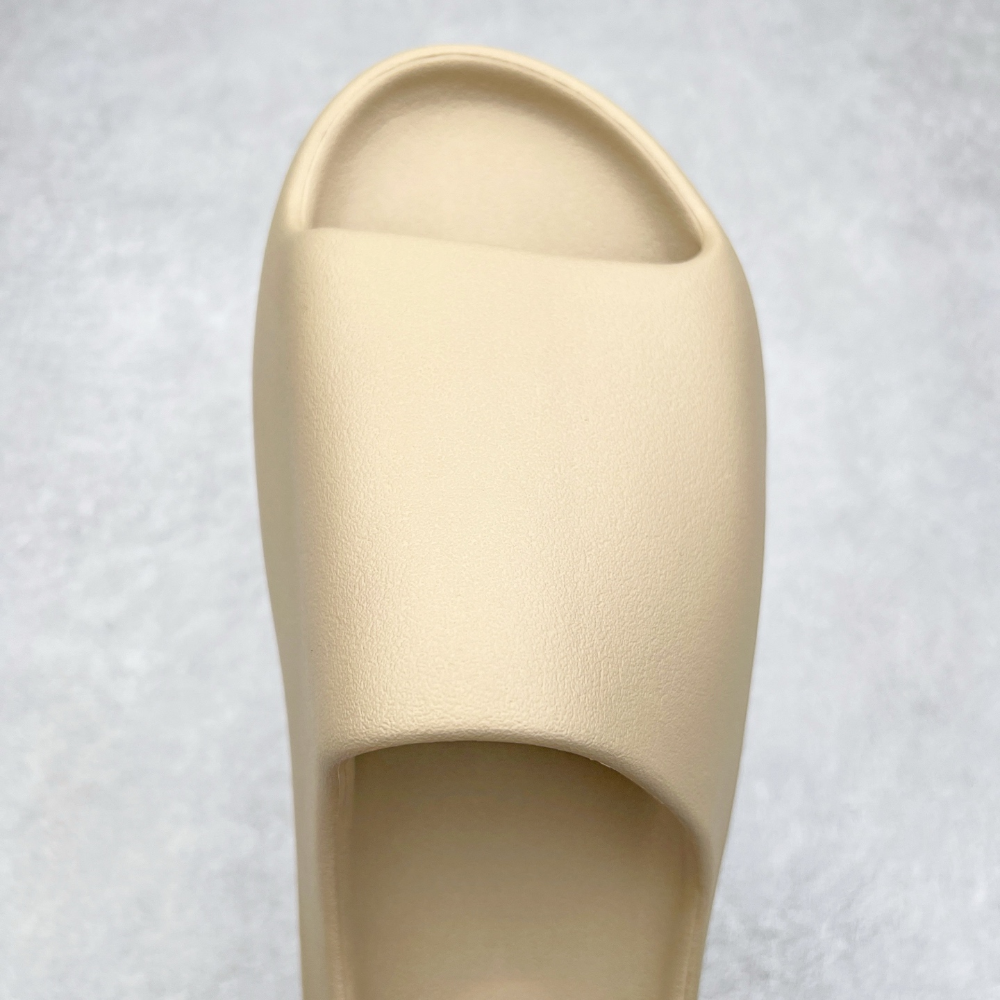 图片[4]-＃奥莱Zp订单福利 YEEZY 椰子拖鞋/洞洞鞋 史诗级福利 超值回馈捡漏 买到就是赚 真白菜价 好好把握 工厂清仓处理 zp专柜 直播间399 499一样的东西 帮你极致省钱 同源公司EVA粒子环保塑料 原厂指令配方 弹性卡色均保持原鞋一致 匠心打造 采用原厂进口MD全套模具打造 全套原楦头 鞋口弧度大小 鞋面色泽质感同步原鞋 LOGO内侧钢印清晰工整 原厂定制原标 同比ZP 符合人体设计 独家开发至50.5码 尺码：36 37 38 39 40.5 42 43 44.5 46 47 48.5 50.5-选品中心