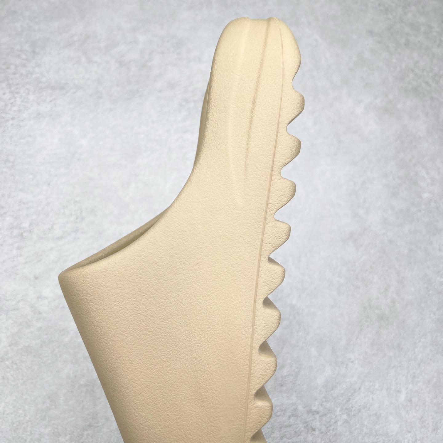 图片[7]-＃奥莱Zp订单福利 YEEZY 椰子拖鞋/洞洞鞋 史诗级福利 超值回馈捡漏 买到就是赚 真白菜价 好好把握 工厂清仓处理 zp专柜 直播间399 499一样的东西 帮你极致省钱 同源公司EVA粒子环保塑料 原厂指令配方 弹性卡色均保持原鞋一致 匠心打造 采用原厂进口MD全套模具打造 全套原楦头 鞋口弧度大小 鞋面色泽质感同步原鞋 LOGO内侧钢印清晰工整 原厂定制原标 同比ZP 符合人体设计 独家开发至50.5码 尺码：36 37 38 39 40.5 42 43 44.5 46 47 48.5 50.5-选品中心