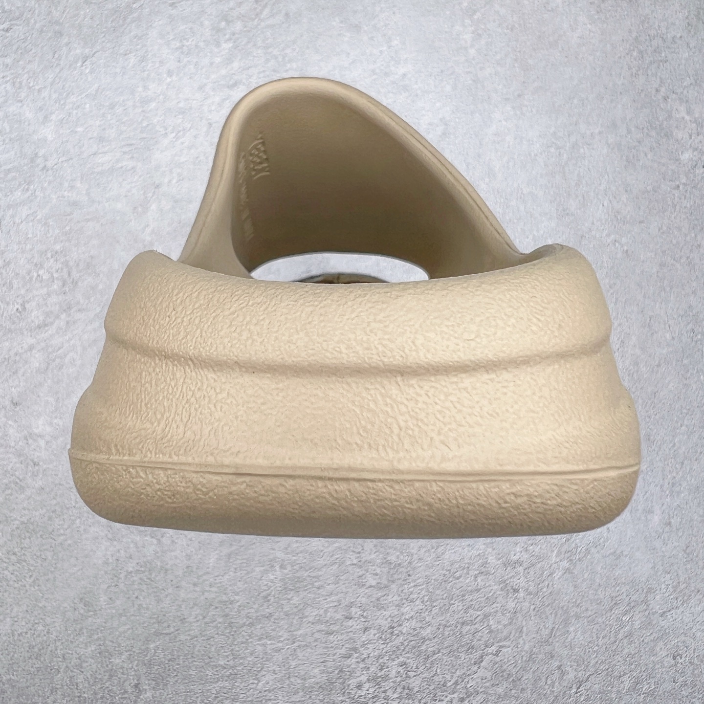 图片[8]-＃奥莱Zp订单福利 YEEZY 椰子拖鞋/洞洞鞋 史诗级福利 超值回馈捡漏 买到就是赚 真白菜价 好好把握 工厂清仓处理 zp专柜 直播间399 499一样的东西 帮你极致省钱 同源公司EVA粒子环保塑料 原厂指令配方 弹性卡色均保持原鞋一致 匠心打造 采用原厂进口MD全套模具打造 全套原楦头 鞋口弧度大小 鞋面色泽质感同步原鞋 LOGO内侧钢印清晰工整 原厂定制原标 同比ZP 符合人体设计 独家开发至50.5码 尺码：36 37 38 39 40.5 42 43 44.5 46 47 48.5 50.5-选品中心