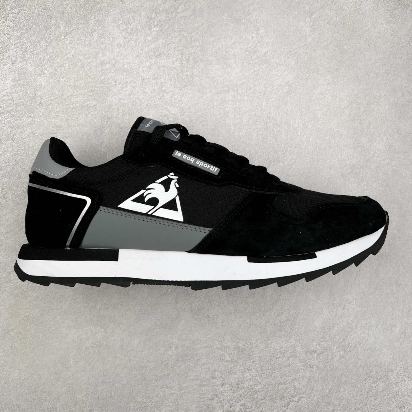 图片[5]-Le Coq Sportif🔺法国公鸡蒙贝利尔经典运动休闲鞋 选用牛皮革面料 搭配反绒皮装饰 高弹性的泡棉中底带来完美的穿着体验 尺码：36 37 38 39 40 41 42 43 44 45-选品中心