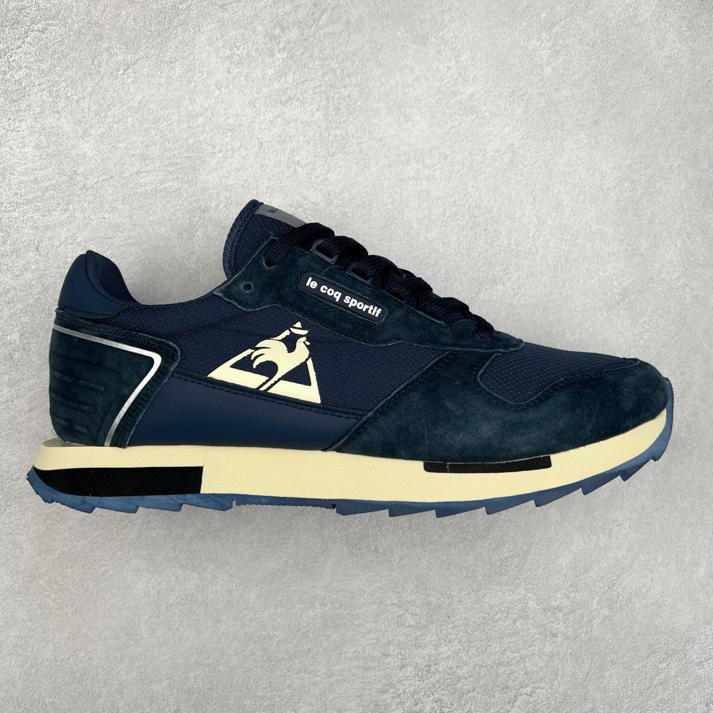 图片[3]-Le Coq Sportif🔺法国公鸡蒙贝利尔经典运动休闲鞋 选用牛皮革面料 搭配反绒皮装饰 高弹性的泡棉中底带来完美的穿着体验 尺码：36 37 38 39 40 41 42 43 44 45-选品中心
