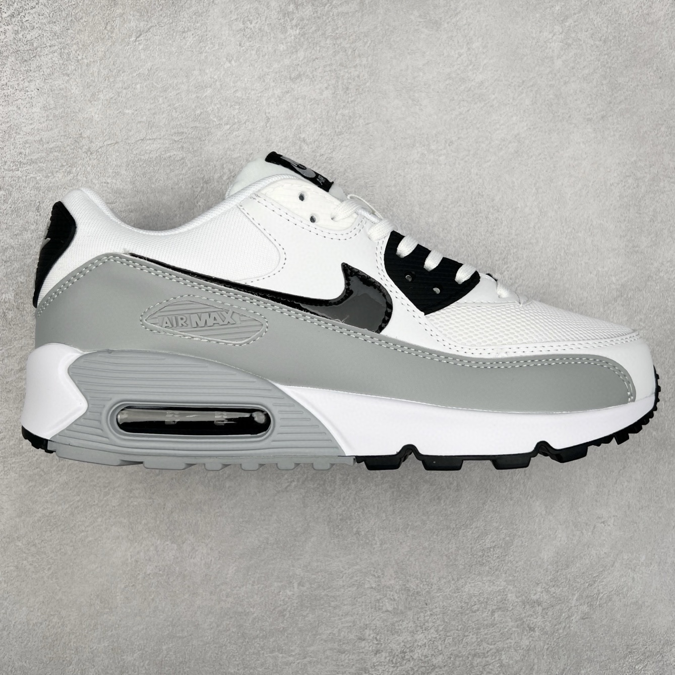 ＃MX版 NK Air MAX 90 气垫复古减震跑步鞋 616730-111 经典重温 独家陆续补货 外单专供大厂出品 品质稳定 一百余色 终端操作 Air Max 90于1990年推出 来自Air Max系列 在Air Max 1的基础上改进而得 增加了气垫面积 外型上也更为流线 最特別的就是加入了菱纹塑胶嵌板 为Air Max 90增添了许多潮流气息 皮革鞋面 造就出色耐穿性和支撑力 Max Air缓震配置搭配泡棉中底 令Air Max 90轻盈而舒适 华夫格橡胶外底 铸就Air Max 90非凡的抓地力 而Air Max 90不仅是一双跑鞋 它成功跨越了时间的演进 成为了球鞋文化与潮流圈中最熟为人知的鞋款之一 尺码：36 36.5 37.5 38 38.5 39 40 40.5 41 42 42.5 43 44 44.5 45-选品中心