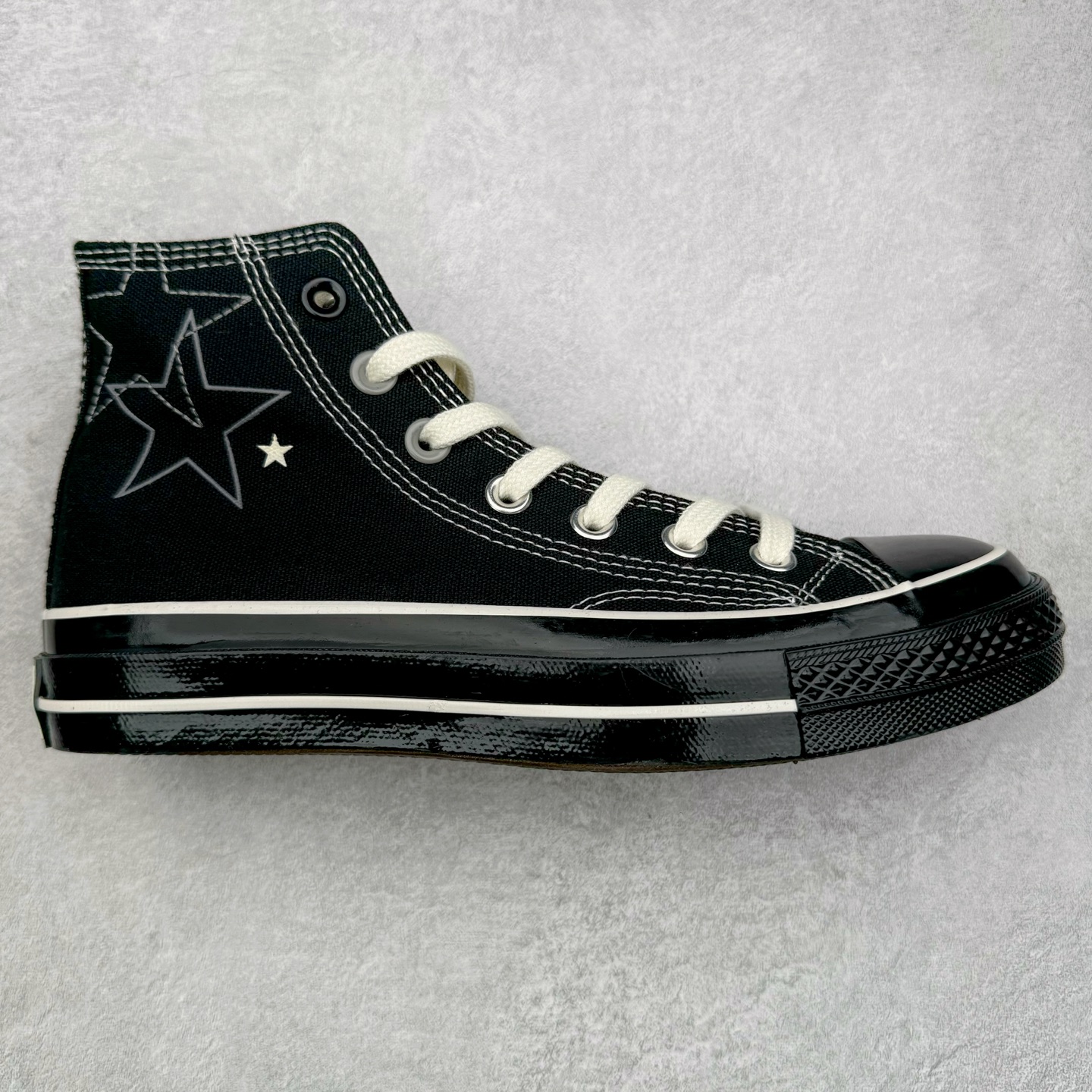 春夏新款只为你″星\\\”动 Converse Chuck 1970s 五星缝线黑武士 五星图案 风格神秘 鞋身星星图案加全黑帆布 轻松吸引注意力 全黑永不过时 穿上它你就是这条街最亮的仔 货号：A15743C 尺码：35 36 36.5 37 37.5 38 39 39.5 40 41 41.5 42 42.5 43 44-选品中心