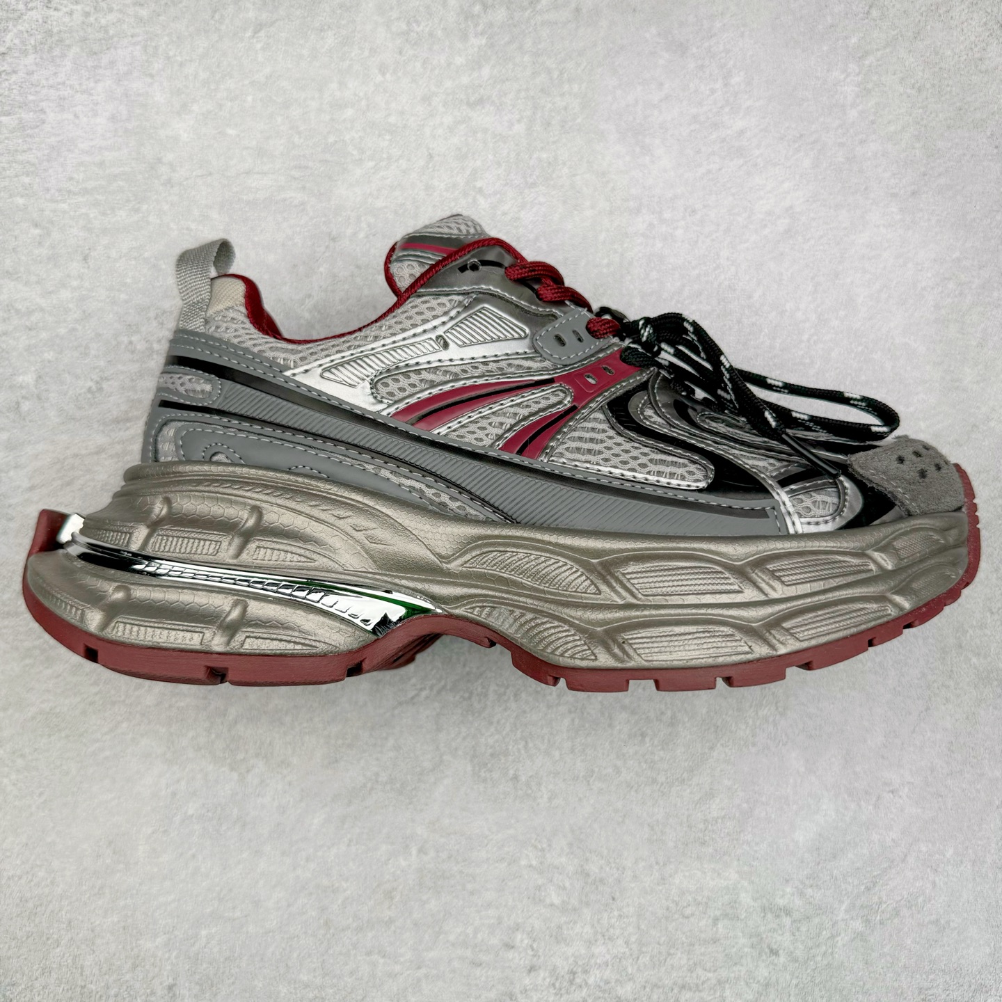 GG-CC Chunky Low白鹿同款独星球 2024新款GGCC低帮复古厚底增高老爹鞋 时髦look轻松定格 不费力展现率性氛围 原版正确大底 高档银盒 酷帅机能风不规则设计大底 8CM 增高厚底 大长腿既视感轻松拿捏 货号:G24X9833 尺码:35 36 37 38 39 40-选品中心