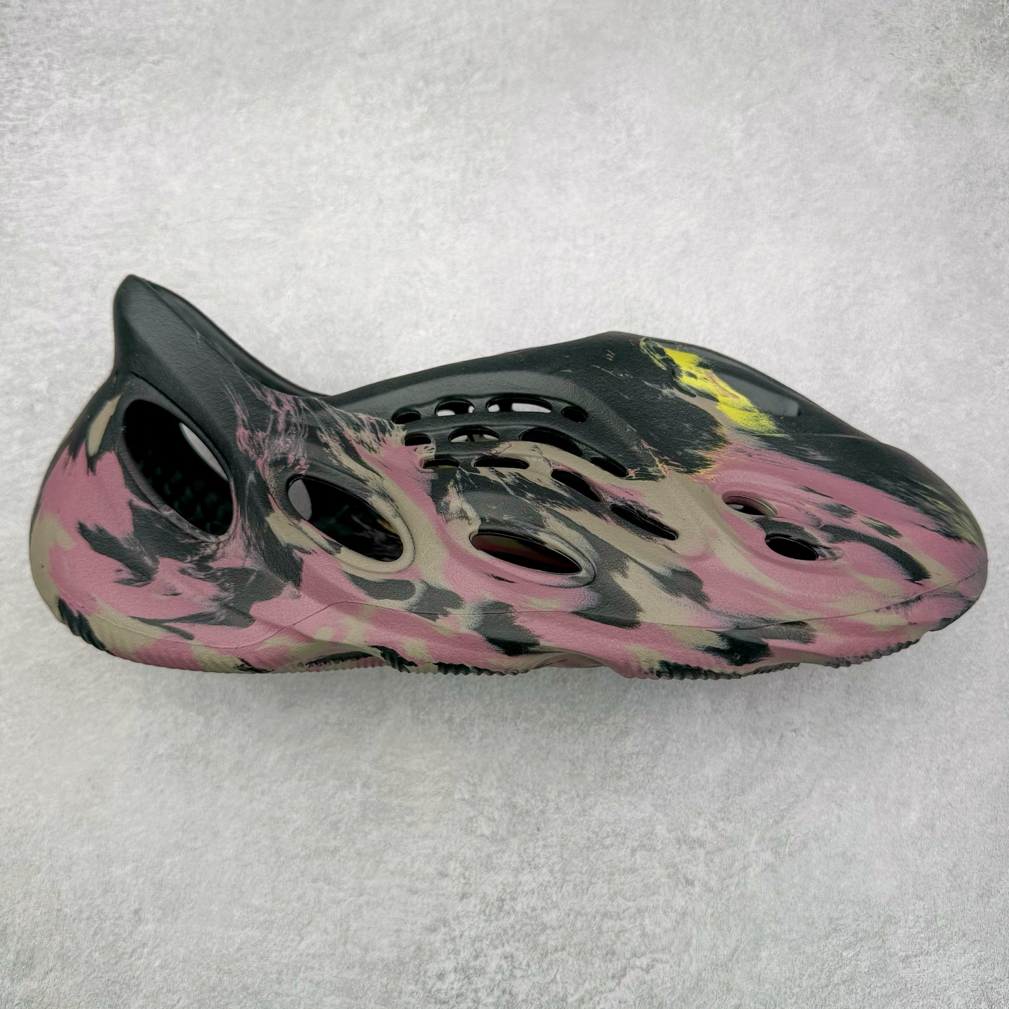 图片[2]-＃奥莱Zp订单福利 YEEZY 椰子拖鞋/洞洞鞋 史诗级福利 超值回馈捡漏 买到就是赚 真白菜价 好好把握 工厂清仓处理 zp专柜 直播间399 499一样的东西 帮你极致省钱 同源公司EVA粒子环保塑料 原厂指令配方 弹性卡色均保持原鞋一致 匠心打造 采用原厂进口MD全套模具打造 全套原楦头 鞋口弧度大小 鞋面色泽质感同步原鞋 LOGO内侧钢印清晰工整 原厂定制原标 同比ZP 符合人体设计 独家开发至50.5码 尺码：36 37 38 39 40.5 42 43 44.5 46 47 48.5 50.5-选品中心