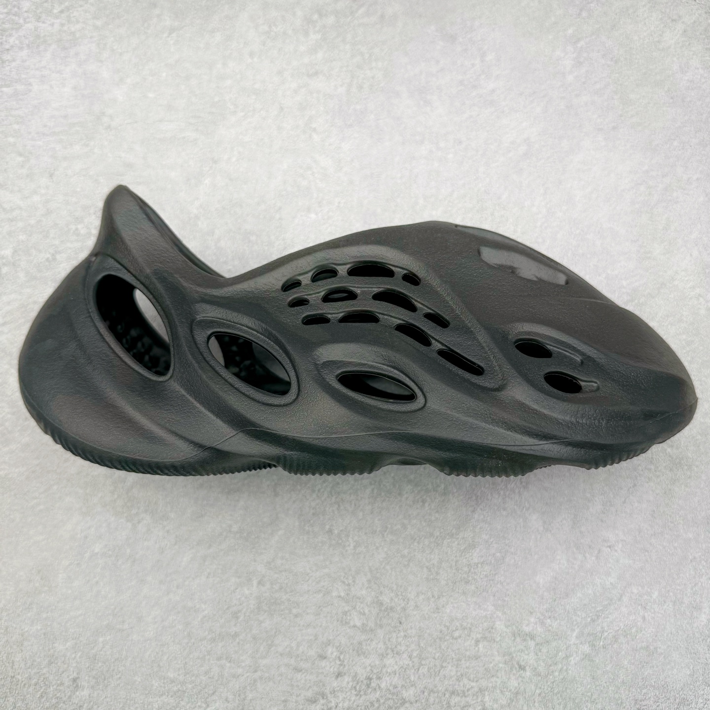 图片[3]-＃奥莱Zp订单福利 YEEZY 椰子拖鞋/洞洞鞋 史诗级福利 超值回馈捡漏 买到就是赚 真白菜价 好好把握 工厂清仓处理 zp专柜 直播间399 499一样的东西 帮你极致省钱 同源公司EVA粒子环保塑料 原厂指令配方 弹性卡色均保持原鞋一致 匠心打造 采用原厂进口MD全套模具打造 全套原楦头 鞋口弧度大小 鞋面色泽质感同步原鞋 LOGO内侧钢印清晰工整 原厂定制原标 同比ZP 符合人体设计 独家开发至50.5码 尺码：36 37 38 39 40.5 42 43 44.5 46 47 48.5 50.5-选品中心