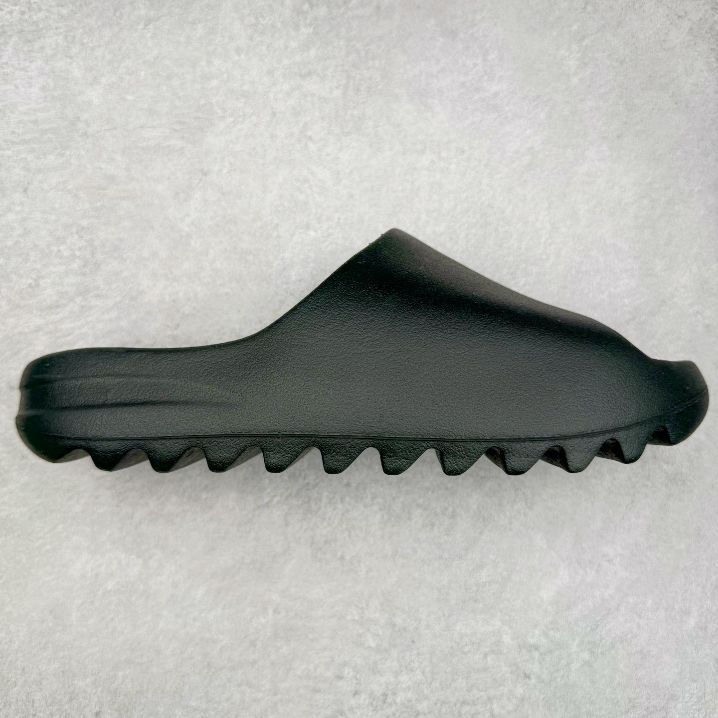 图片[6]-＃奥莱Zp订单福利 YEEZY 椰子拖鞋/洞洞鞋 史诗级福利 超值回馈捡漏 买到就是赚 真白菜价 好好把握 工厂清仓处理 zp专柜 直播间399 499一样的东西 帮你极致省钱 同源公司EVA粒子环保塑料 原厂指令配方 弹性卡色均保持原鞋一致 匠心打造 采用原厂进口MD全套模具打造 全套原楦头 鞋口弧度大小 鞋面色泽质感同步原鞋 LOGO内侧钢印清晰工整 原厂定制原标 同比ZP 符合人体设计 独家开发至50.5码 尺码：36 37 38 39 40.5 42 43 44.5 46 47 48.5 50.5-选品中心