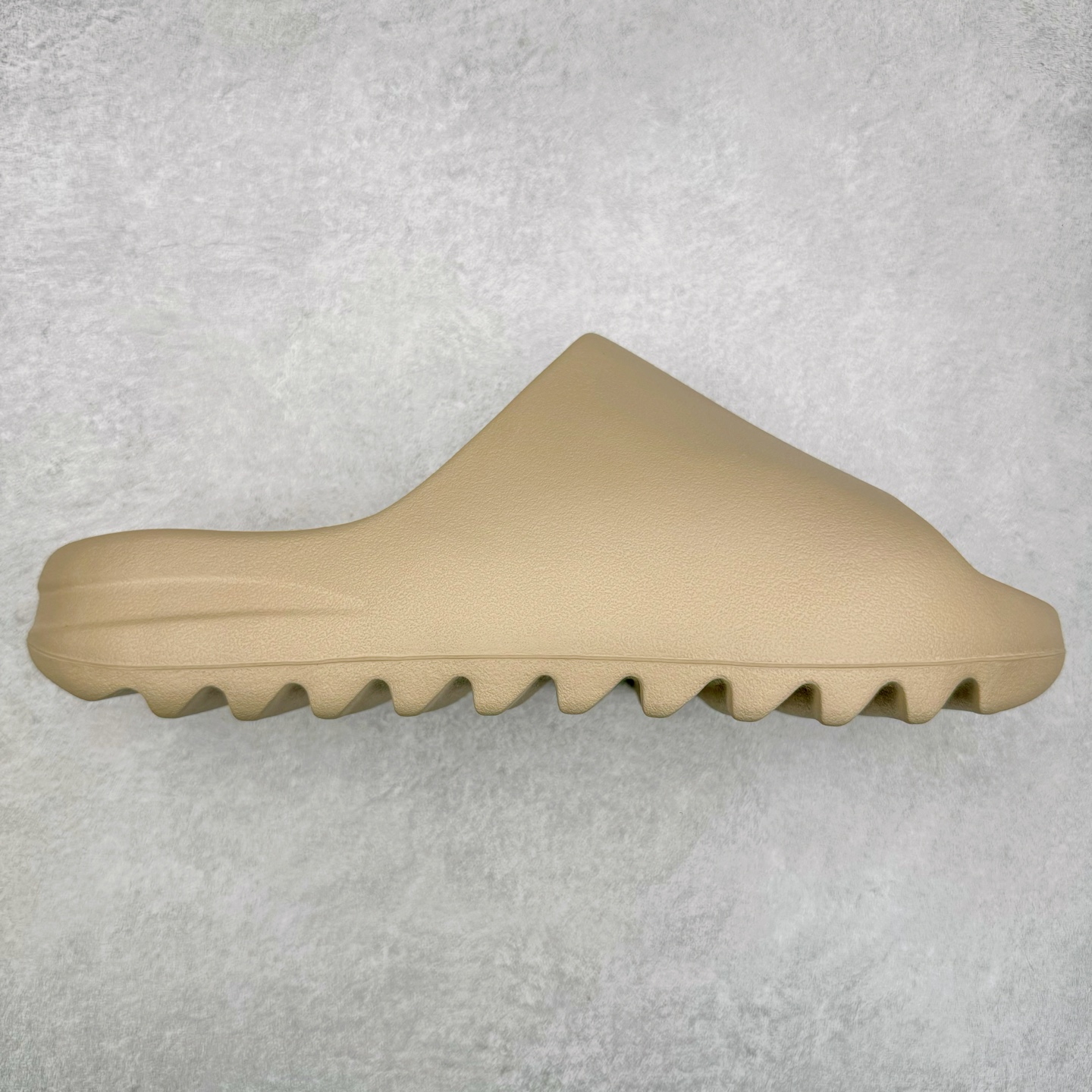 图片[5]-＃奥莱Zp订单福利 YEEZY 椰子拖鞋/洞洞鞋 史诗级福利 超值回馈捡漏 买到就是赚 真白菜价 好好把握 工厂清仓处理 zp专柜 直播间399 499一样的东西 帮你极致省钱 同源公司EVA粒子环保塑料 原厂指令配方 弹性卡色均保持原鞋一致 匠心打造 采用原厂进口MD全套模具打造 全套原楦头 鞋口弧度大小 鞋面色泽质感同步原鞋 LOGO内侧钢印清晰工整 原厂定制原标 同比ZP 符合人体设计 独家开发至50.5码 尺码：36 37 38 39 40.5 42 43 44.5 46 47 48.5 50.5-选品中心