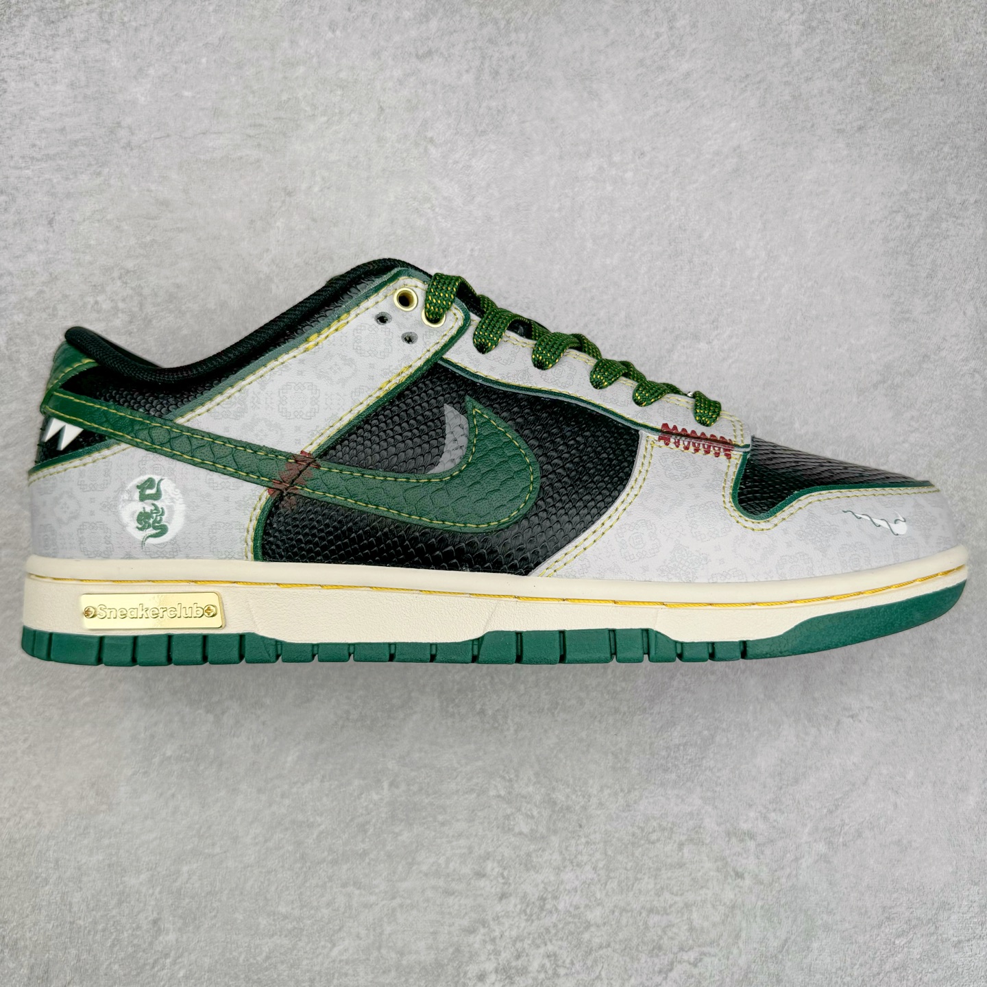 ＃YC纯原 NK Dunk Low 蛇年限定 巳蛇 GB1220-006 定制系列天花板 无原鞋不开发 全系列得物原鞋一比一校对开发 配色持续更新中 终端对接 优势输出 全套原厂楦头原纸板数据档案倾力打造 原汁原味莞产 极致还原 圈内最强针车工艺 高端零售指定版 广东原厂配套原盒原标 鞋盒分三个尺码段 原厂冲刀 超高清洁度 全鞋零毛边皮料切割 采用原厂百宏鞋带以及原厂百宏织唛舌标 内标可供原厂几率过验 进口原装条纹中底布 四线拉帮白色点胶 原厂拉帮手法遵循公司 原厂电绣 极致还原 尺码：36 36.5 37.5 38 38.5 39 40 40.5 41 42 42.5 43 44 44.5 45 46-选品中心