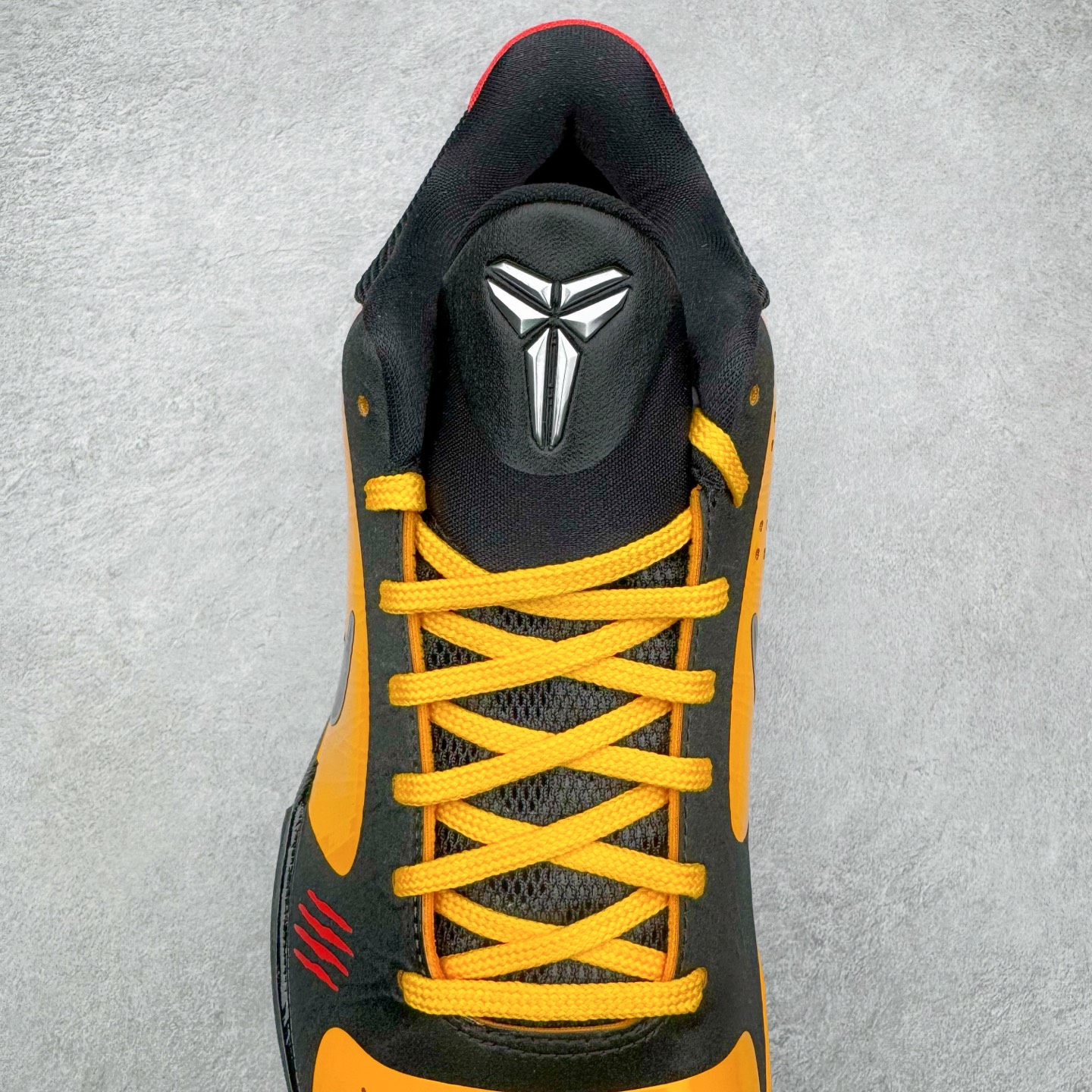 图片[5]-＃Star NK Zoom Kobe \\\”Bruce Lee\\\” 科比5代 李小龙黑黄 CD4991-700 圈内顶级批次 完美复刻公司货 前掌超大Zoom Turbo气垫 后掌EVA缓震 真正的原汁原味 还原ZP脚感 全身鞋材卡料色独家定制 唯一正确喷漆工艺Swoosh 正确凹凸蛇鳞工艺 正确鞋面渐变效果 内全置真动飞态线 独立原厂模具 最大尺码达到49.5码 首批不拼图大几率过验 亲测已过 支持各种高强度实战 无需担心 上脚价 补货周期极长 脚宽建议买大半码 科比系列前掌偏窄 不影响二次销售 支持七天无理由退换 尺码：40 40.5 41 42 42.5 43 44 44.5 45 45.5 46 47.5 48.5-选品中心