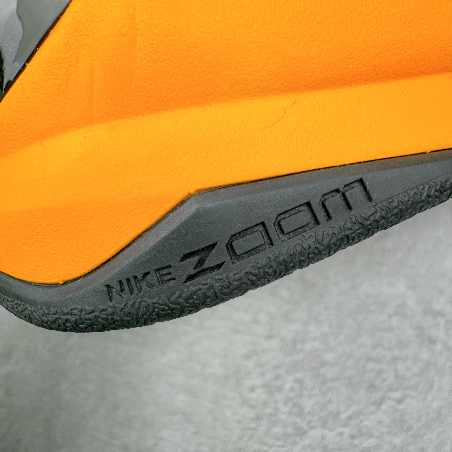 图片[16]-＃Star NK Zoom Kobe \\\”Bruce Lee\\\” 科比5代 李小龙黑黄 CD4991-700 圈内顶级批次 完美复刻公司货 前掌超大Zoom Turbo气垫 后掌EVA缓震 真正的原汁原味 还原ZP脚感 全身鞋材卡料色独家定制 唯一正确喷漆工艺Swoosh 正确凹凸蛇鳞工艺 正确鞋面渐变效果 内全置真动飞态线 独立原厂模具 最大尺码达到49.5码 首批不拼图大几率过验 亲测已过 支持各种高强度实战 无需担心 上脚价 补货周期极长 脚宽建议买大半码 科比系列前掌偏窄 不影响二次销售 支持七天无理由退换 尺码：40 40.5 41 42 42.5 43 44 44.5 45 45.5 46 47.5 48.5-选品中心