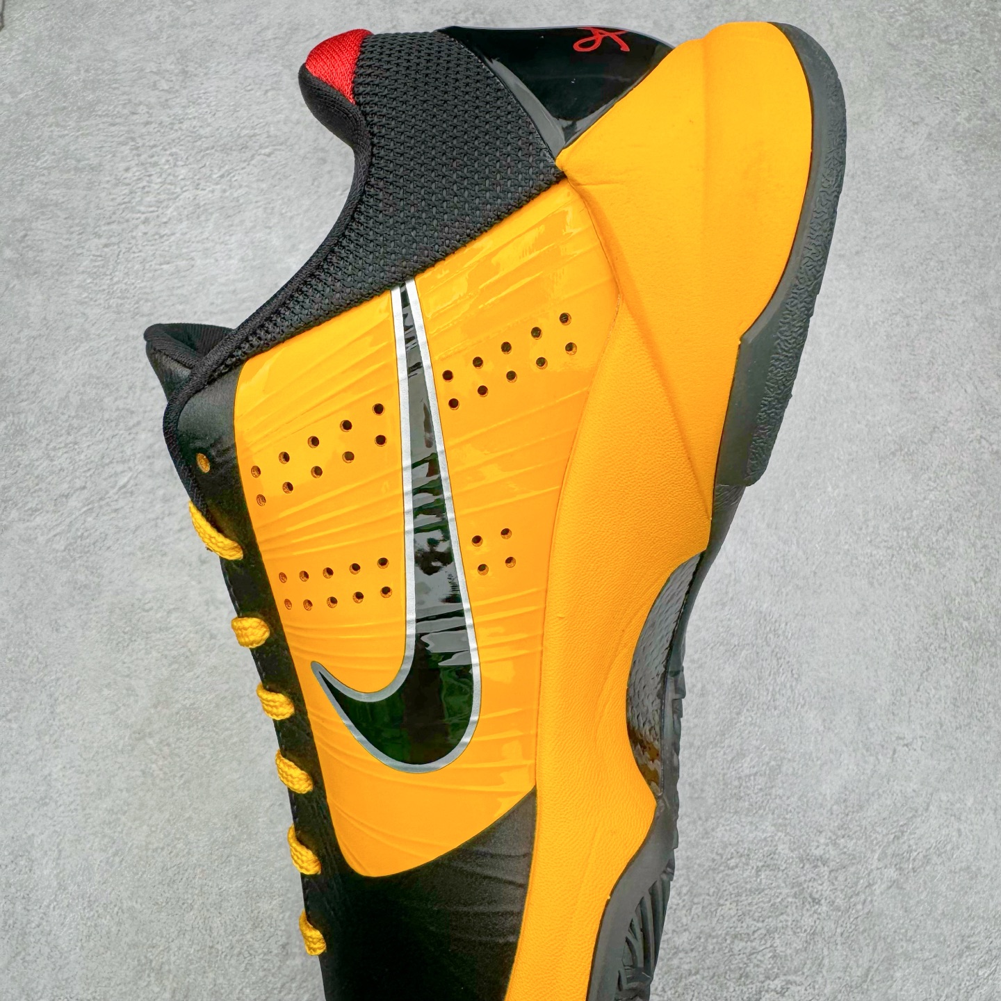 图片[7]-＃Star NK Zoom Kobe \\\”Bruce Lee\\\” 科比5代 李小龙黑黄 CD4991-700 圈内顶级批次 完美复刻公司货 前掌超大Zoom Turbo气垫 后掌EVA缓震 真正的原汁原味 还原ZP脚感 全身鞋材卡料色独家定制 唯一正确喷漆工艺Swoosh 正确凹凸蛇鳞工艺 正确鞋面渐变效果 内全置真动飞态线 独立原厂模具 最大尺码达到49.5码 首批不拼图大几率过验 亲测已过 支持各种高强度实战 无需担心 上脚价 补货周期极长 脚宽建议买大半码 科比系列前掌偏窄 不影响二次销售 支持七天无理由退换 尺码：40 40.5 41 42 42.5 43 44 44.5 45 45.5 46 47.5 48.5-选品中心