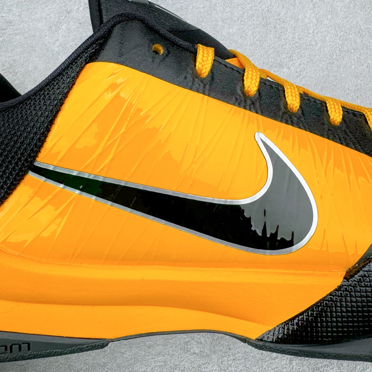 图片[17]-＃Star NK Zoom Kobe \\\”Bruce Lee\\\” 科比5代 李小龙黑黄 CD4991-700 圈内顶级批次 完美复刻公司货 前掌超大Zoom Turbo气垫 后掌EVA缓震 真正的原汁原味 还原ZP脚感 全身鞋材卡料色独家定制 唯一正确喷漆工艺Swoosh 正确凹凸蛇鳞工艺 正确鞋面渐变效果 内全置真动飞态线 独立原厂模具 最大尺码达到49.5码 首批不拼图大几率过验 亲测已过 支持各种高强度实战 无需担心 上脚价 补货周期极长 脚宽建议买大半码 科比系列前掌偏窄 不影响二次销售 支持七天无理由退换 尺码：40 40.5 41 42 42.5 43 44 44.5 45 45.5 46 47.5 48.5-选品中心