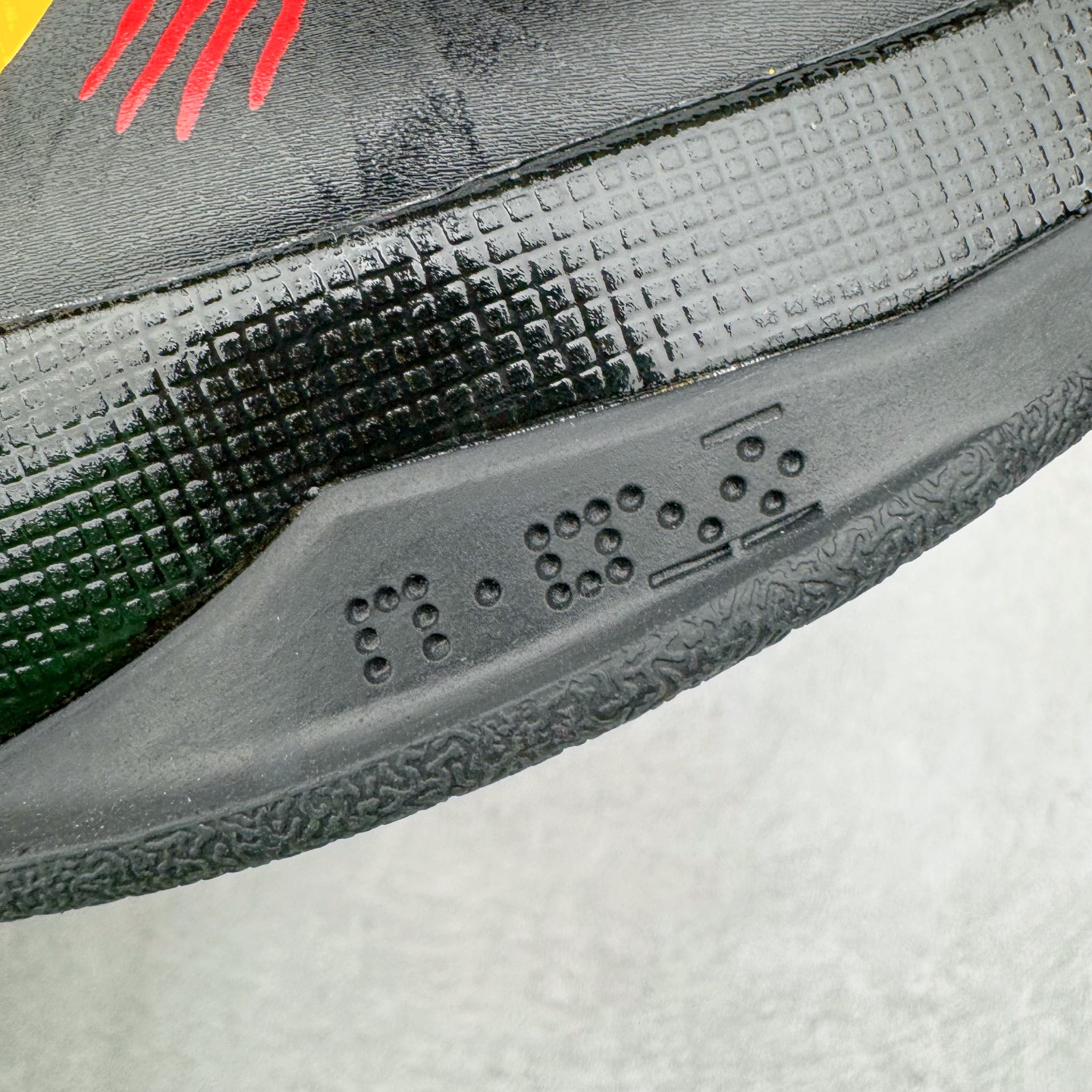 图片[19]-＃Star NK Zoom Kobe \\\”Bruce Lee\\\” 科比5代 李小龙黑黄 CD4991-700 圈内顶级批次 完美复刻公司货 前掌超大Zoom Turbo气垫 后掌EVA缓震 真正的原汁原味 还原ZP脚感 全身鞋材卡料色独家定制 唯一正确喷漆工艺Swoosh 正确凹凸蛇鳞工艺 正确鞋面渐变效果 内全置真动飞态线 独立原厂模具 最大尺码达到49.5码 首批不拼图大几率过验 亲测已过 支持各种高强度实战 无需担心 上脚价 补货周期极长 脚宽建议买大半码 科比系列前掌偏窄 不影响二次销售 支持七天无理由退换 尺码：40 40.5 41 42 42.5 43 44 44.5 45 45.5 46 47.5 48.5-选品中心