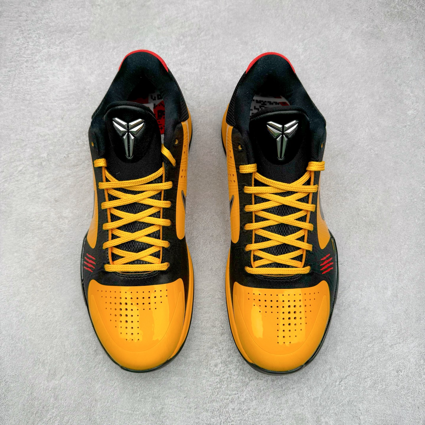 图片[2]-＃Star NK Zoom Kobe \\\”Bruce Lee\\\” 科比5代 李小龙黑黄 CD4991-700 圈内顶级批次 完美复刻公司货 前掌超大Zoom Turbo气垫 后掌EVA缓震 真正的原汁原味 还原ZP脚感 全身鞋材卡料色独家定制 唯一正确喷漆工艺Swoosh 正确凹凸蛇鳞工艺 正确鞋面渐变效果 内全置真动飞态线 独立原厂模具 最大尺码达到49.5码 首批不拼图大几率过验 亲测已过 支持各种高强度实战 无需担心 上脚价 补货周期极长 脚宽建议买大半码 科比系列前掌偏窄 不影响二次销售 支持七天无理由退换 尺码：40 40.5 41 42 42.5 43 44 44.5 45 45.5 46 47.5 48.5-选品中心