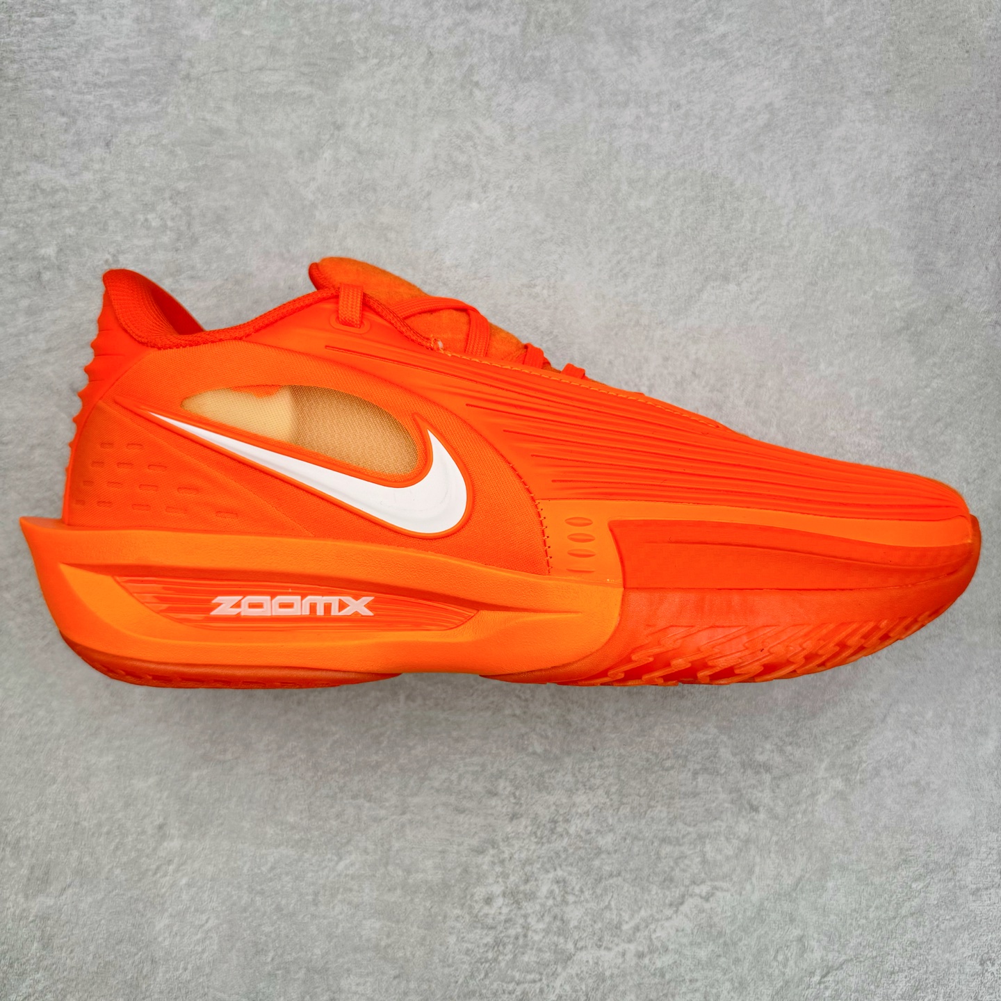 NK G.T. Cut 3.0 EP GT3代实战篮球鞋 DJ6015-108 该鞋款采用出众回弹设计 为切入、转向和移步篮筐提供出色的能量回馈 回弹性能带来弹力充沛的迈步体验 助你爆发疾速 全掌型 ZoomX 泡绵 缔造弹力出众的轻盈迈步体验 助你在比赛升温时能够急速快攻 驰骋全场 鞋面绳线与鞋带相结合 有助稳固前足 后跟搭配加垫鞋口 为脚踝营造舒适稳固感受 全掌型 ZoomX 泡绵 能够带来出众的能量回馈 前足外侧采用精巧塑料覆面 在瞬间爆发时提供稳固脚感 尺码：40 40.5 41 42 42.5 43 44 44.5 45 46-选品中心