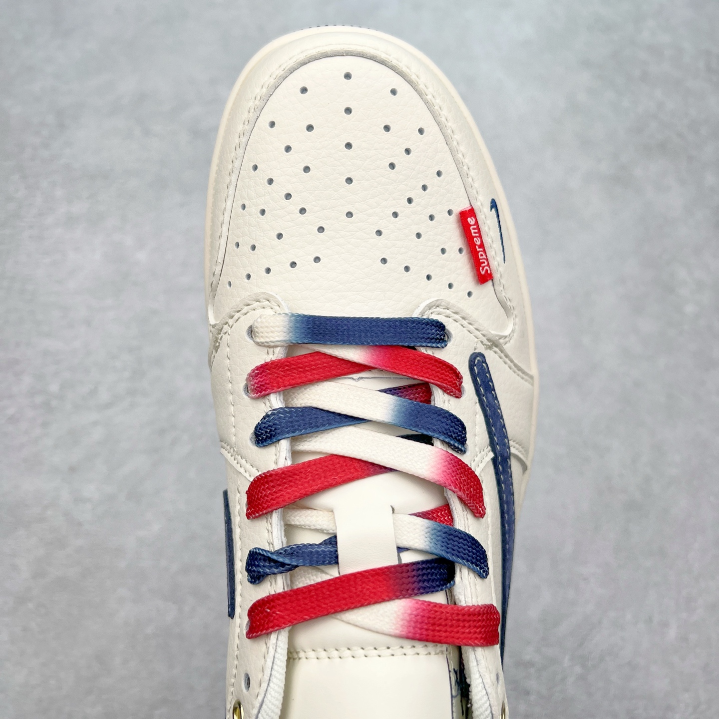 图片[4]-TS x Air Jordan AJ1 Low 倒钩低帮联名定制配色 FC1688-211 原厂内置气垫魔块 A模大底 头层小牛皮 鞋舌AJ原厂专用牛津布+AJ专用反口珍珠布+原厂无杂质高弹内里海棉+特殊封边弹力鞋带 尺码：36 36.5 37.5 38 38.5 39 40 40.5 41 42 42.5 43 44 44.5 45 46 47.5-选品中心