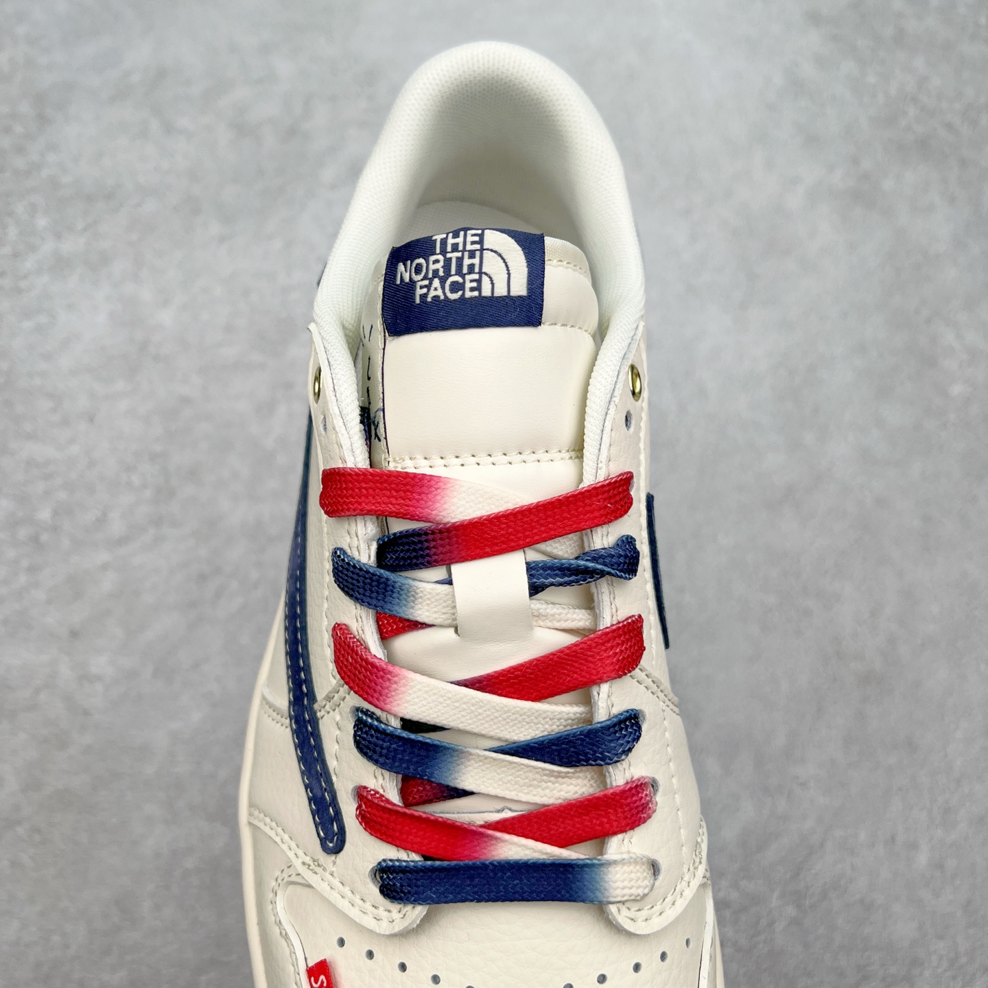 图片[5]-TS x Air Jordan AJ1 Low 倒钩低帮联名定制配色 FC1688-211 原厂内置气垫魔块 A模大底 头层小牛皮 鞋舌AJ原厂专用牛津布+AJ专用反口珍珠布+原厂无杂质高弹内里海棉+特殊封边弹力鞋带 尺码：36 36.5 37.5 38 38.5 39 40 40.5 41 42 42.5 43 44 44.5 45 46 47.5-选品中心