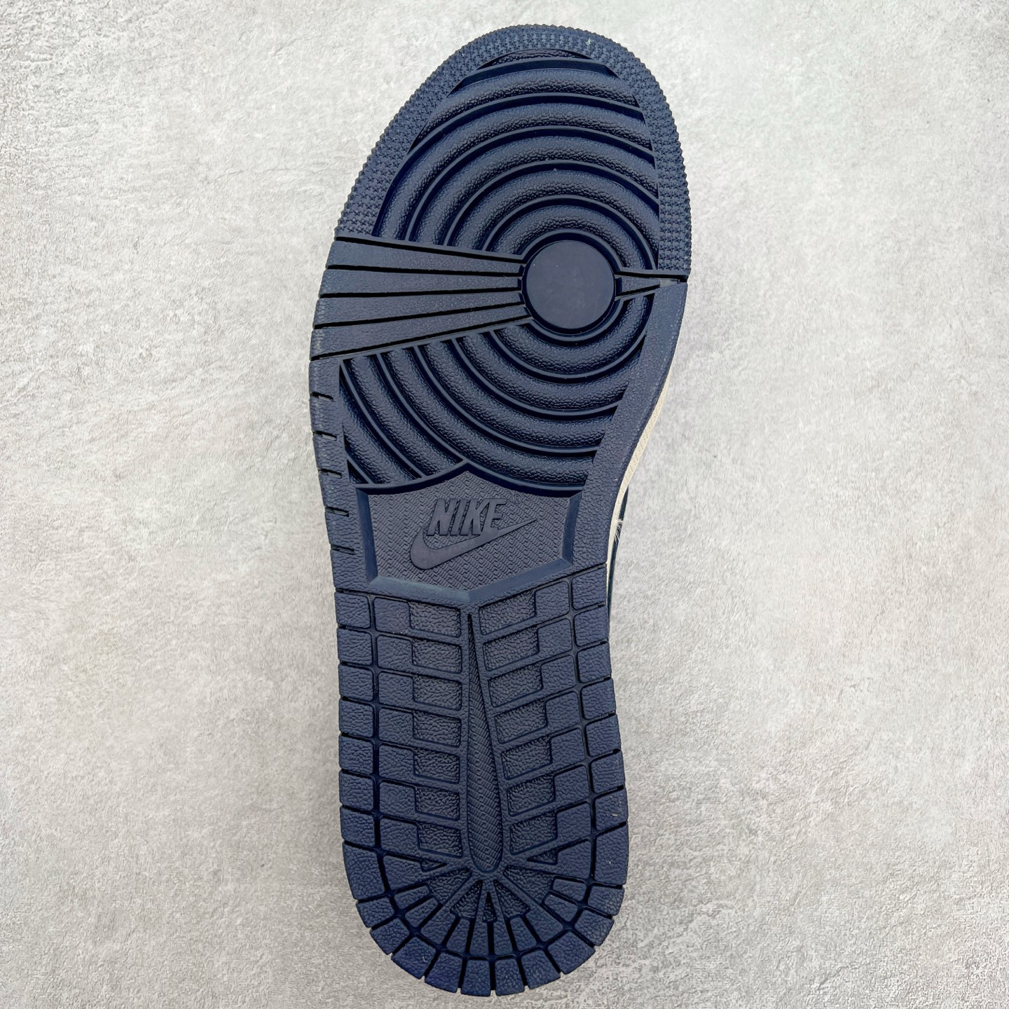 图片[9]-TS x Air Jordan AJ1 Low 倒钩低帮联名定制配色 FC1688-211 原厂内置气垫魔块 A模大底 头层小牛皮 鞋舌AJ原厂专用牛津布+AJ专用反口珍珠布+原厂无杂质高弹内里海棉+特殊封边弹力鞋带 尺码：36 36.5 37.5 38 38.5 39 40 40.5 41 42 42.5 43 44 44.5 45 46 47.5-选品中心