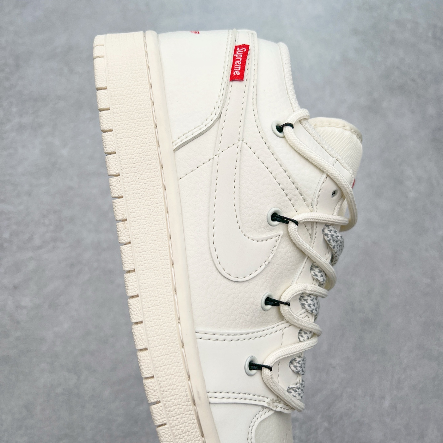 图片[6]-Air Jordan AJ1 Low 低帮定制 SJ9950-017 原厂内置气垫魔块 A模大底 头层小牛皮 鞋舌AJ原厂专用牛津布+AJ专用反口珍珠布+原厂无杂质高弹内里海棉+特殊封边弹力鞋带 尺码：36 36.5 37.5 38 38.5 39 40 40.5 41 42 42.5 43 44 44.5 45 46 47.5-选品中心