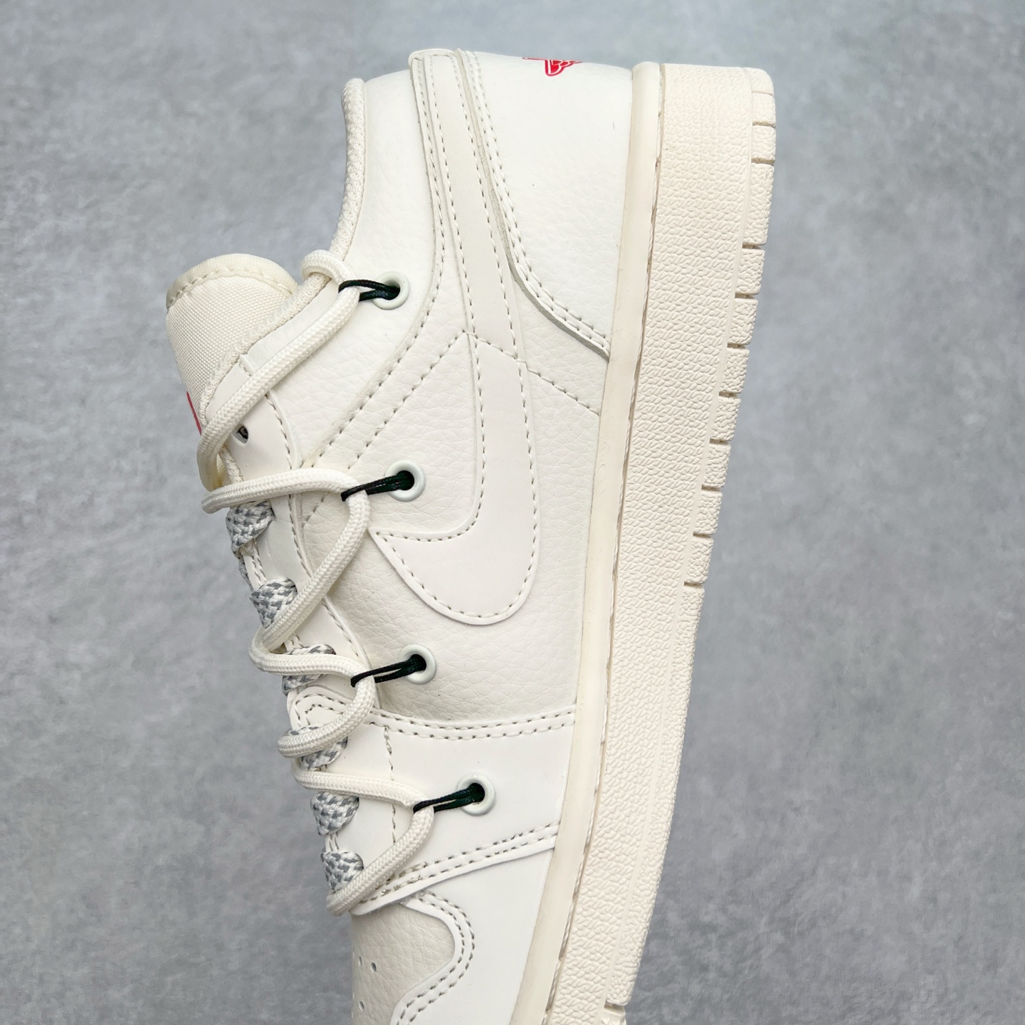 图片[7]-Air Jordan AJ1 Low 低帮定制 SJ9950-017 原厂内置气垫魔块 A模大底 头层小牛皮 鞋舌AJ原厂专用牛津布+AJ专用反口珍珠布+原厂无杂质高弹内里海棉+特殊封边弹力鞋带 尺码：36 36.5 37.5 38 38.5 39 40 40.5 41 42 42.5 43 44 44.5 45 46 47.5-选品中心