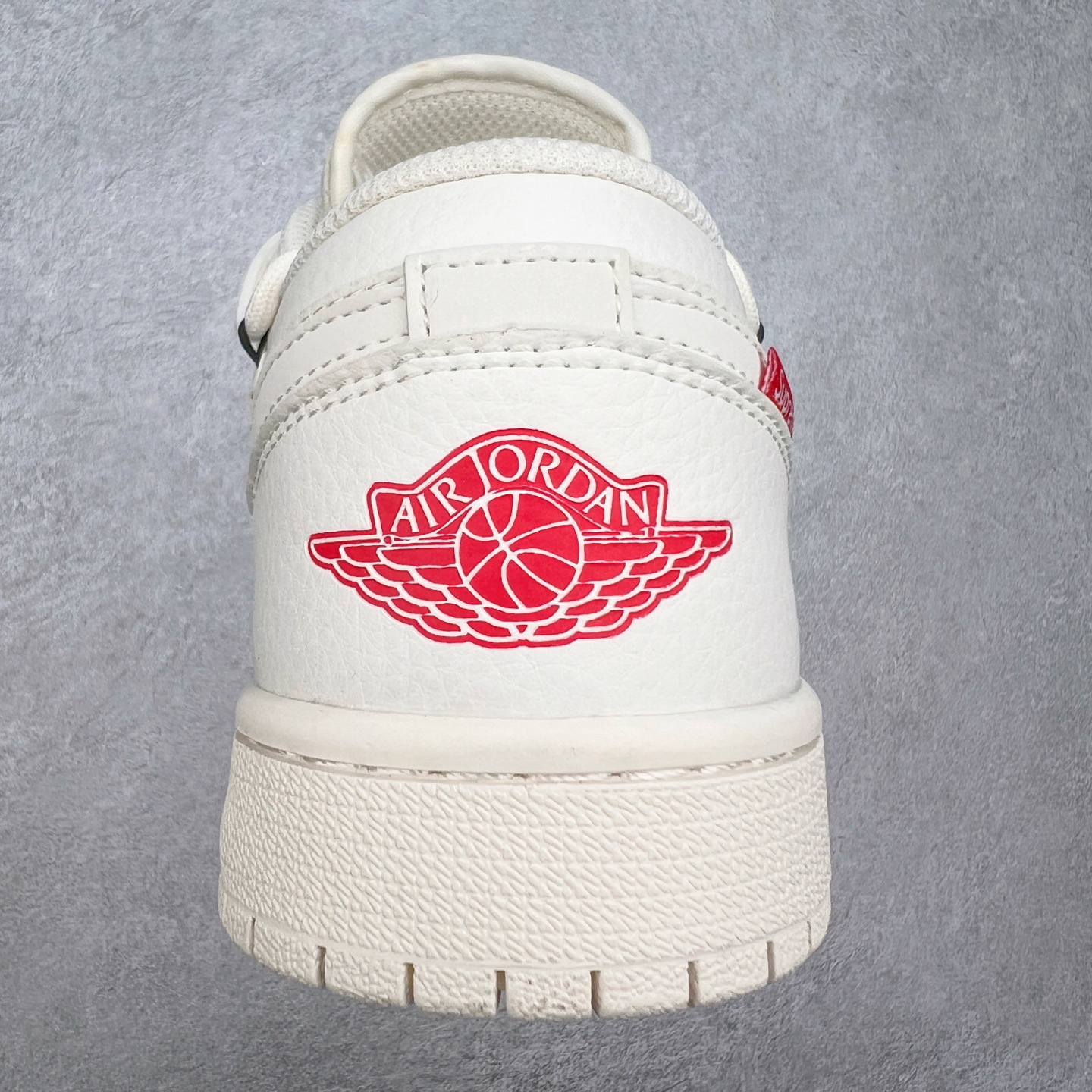 图片[8]-Air Jordan AJ1 Low 低帮定制 SJ9950-017 原厂内置气垫魔块 A模大底 头层小牛皮 鞋舌AJ原厂专用牛津布+AJ专用反口珍珠布+原厂无杂质高弹内里海棉+特殊封边弹力鞋带 尺码：36 36.5 37.5 38 38.5 39 40 40.5 41 42 42.5 43 44 44.5 45 46 47.5-选品中心