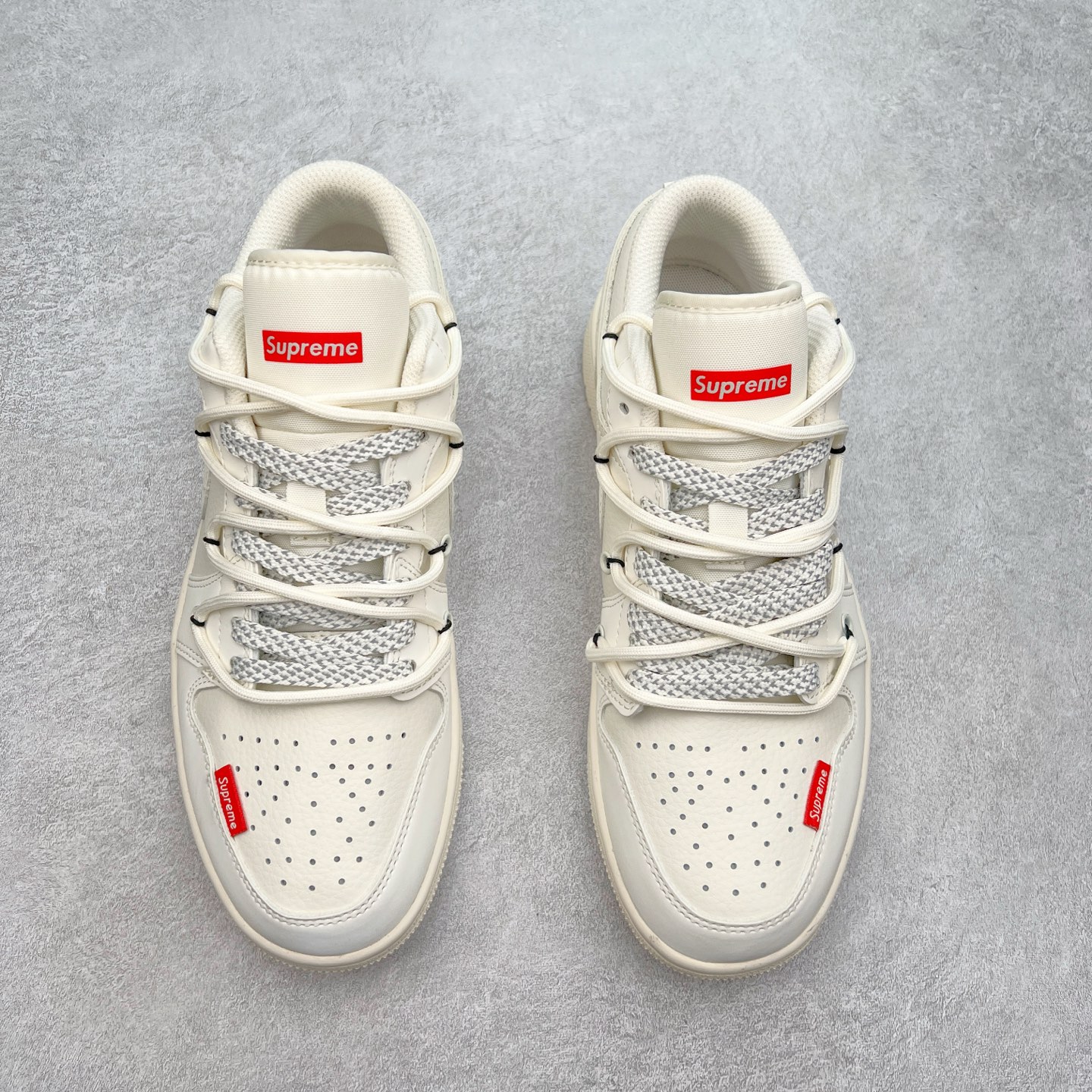 图片[2]-Air Jordan AJ1 Low 低帮定制 SJ9950-017 原厂内置气垫魔块 A模大底 头层小牛皮 鞋舌AJ原厂专用牛津布+AJ专用反口珍珠布+原厂无杂质高弹内里海棉+特殊封边弹力鞋带 尺码：36 36.5 37.5 38 38.5 39 40 40.5 41 42 42.5 43 44 44.5 45 46 47.5-选品中心