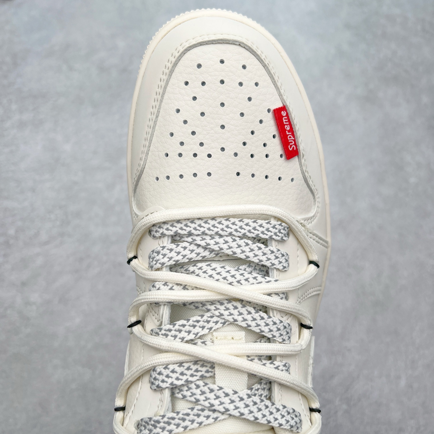 图片[4]-Air Jordan AJ1 Low 低帮定制 SJ9950-017 原厂内置气垫魔块 A模大底 头层小牛皮 鞋舌AJ原厂专用牛津布+AJ专用反口珍珠布+原厂无杂质高弹内里海棉+特殊封边弹力鞋带 尺码：36 36.5 37.5 38 38.5 39 40 40.5 41 42 42.5 43 44 44.5 45 46 47.5-选品中心