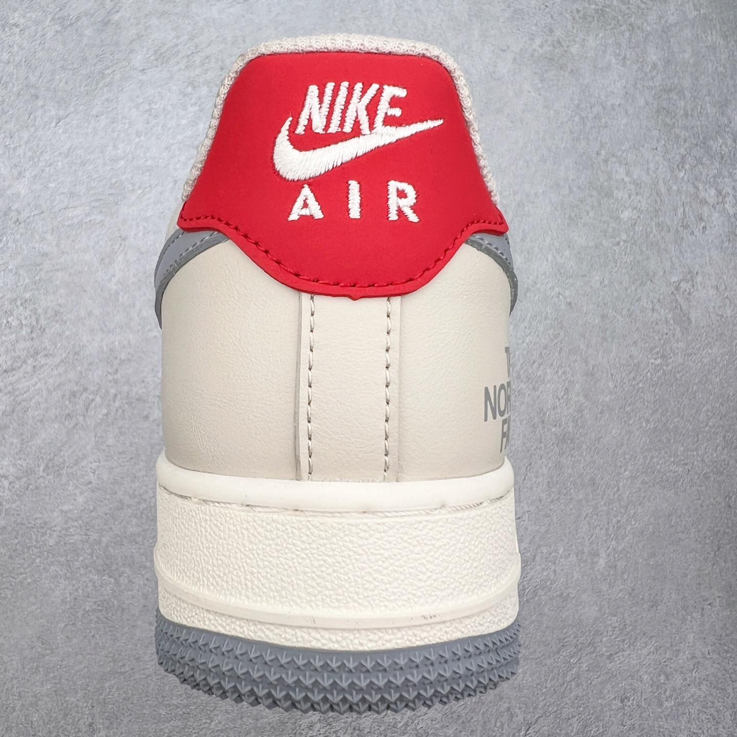 图片[8]-NK Air Force 1´07 Low 空军一号低帮百搭休闲运动板鞋 XZ6188-649 柔软、弹性十足的缓震性能和出色的中底设计 横跨复古与现代的外型结合 造就出风靡全球 三十多年的Force 1 直到今天还深受青睐 尺码：36 36.5 37.5 38 38.5 39 40 40.5 41 42 42.5 43 44 44.5 45-选品中心