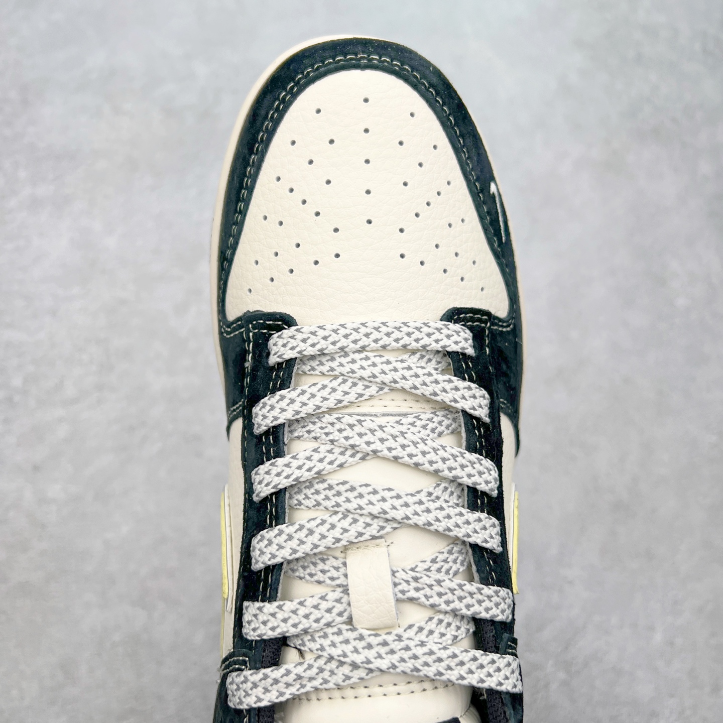 图片[4]-NK Dunk Low 定制配色XX3168-113 大厂出品 极力推荐 原装头层材料 独家版型蒸餾加工帶來的是更好的视觉和脚感体验大厂纯原品质出货 清洁度 电绣工艺 皮料切割干净无任何毛边 细节完美 尺码：36 36.5 37.5 38 38.5 39 40 40.5 41 42 42.5 43 44 44.5 45-选品中心