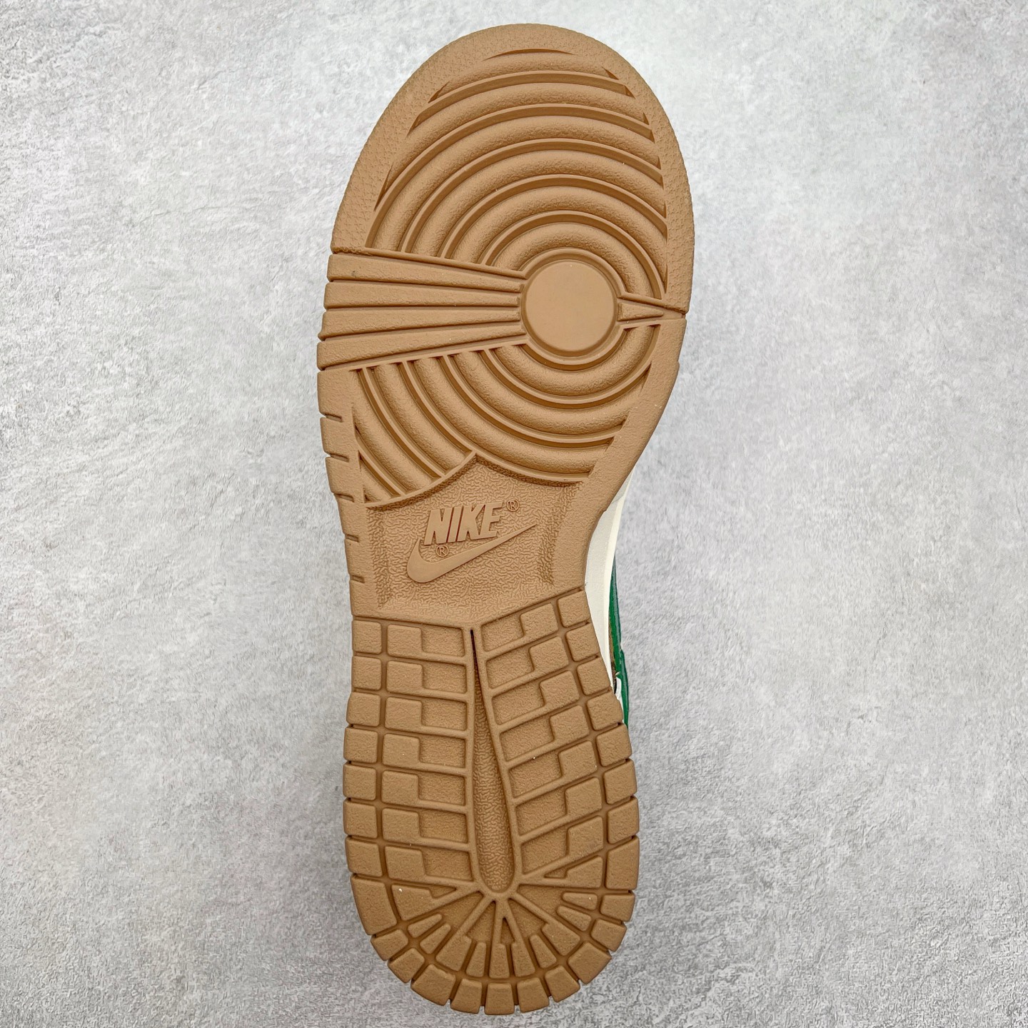 图片[9]-NK Dunk Low 定制配色 KK1688-091 大厂出品 极力推荐 原装头层材料 独家版型蒸餾加工帶來的是更好的视觉和脚感体验大厂纯原品质出货 清洁度 电绣工艺 皮料切割干净无任何毛边 细节完美 尺码：36 36.5 37.5 38 38.5 39 40 40.5 41 42 42.5 43 44 44.5 45-选品中心