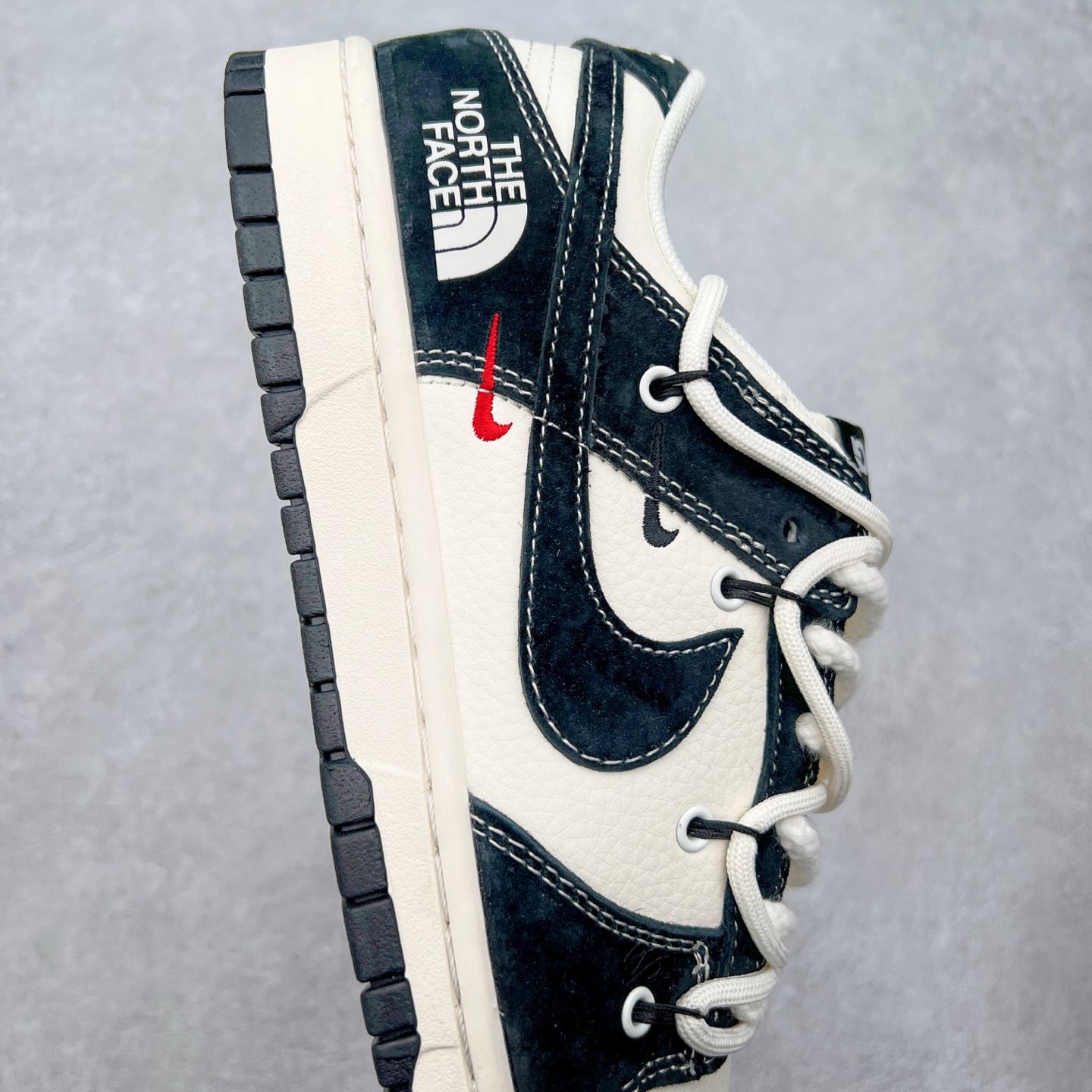 图片[6]-NK Dunk Low 定制配色 YX5066-256 大厂出品 极力推荐 原装头层材料 独家版型蒸餾加工帶來的是更好的视觉和脚感体验大厂纯原品质出货 清洁度 电绣工艺 皮料切割干净无任何毛边 细节完美 尺码：36 36.5 37.5 38 38.5 39 40 40.5 41 42 42.5 43 44 44.5 45-选品中心